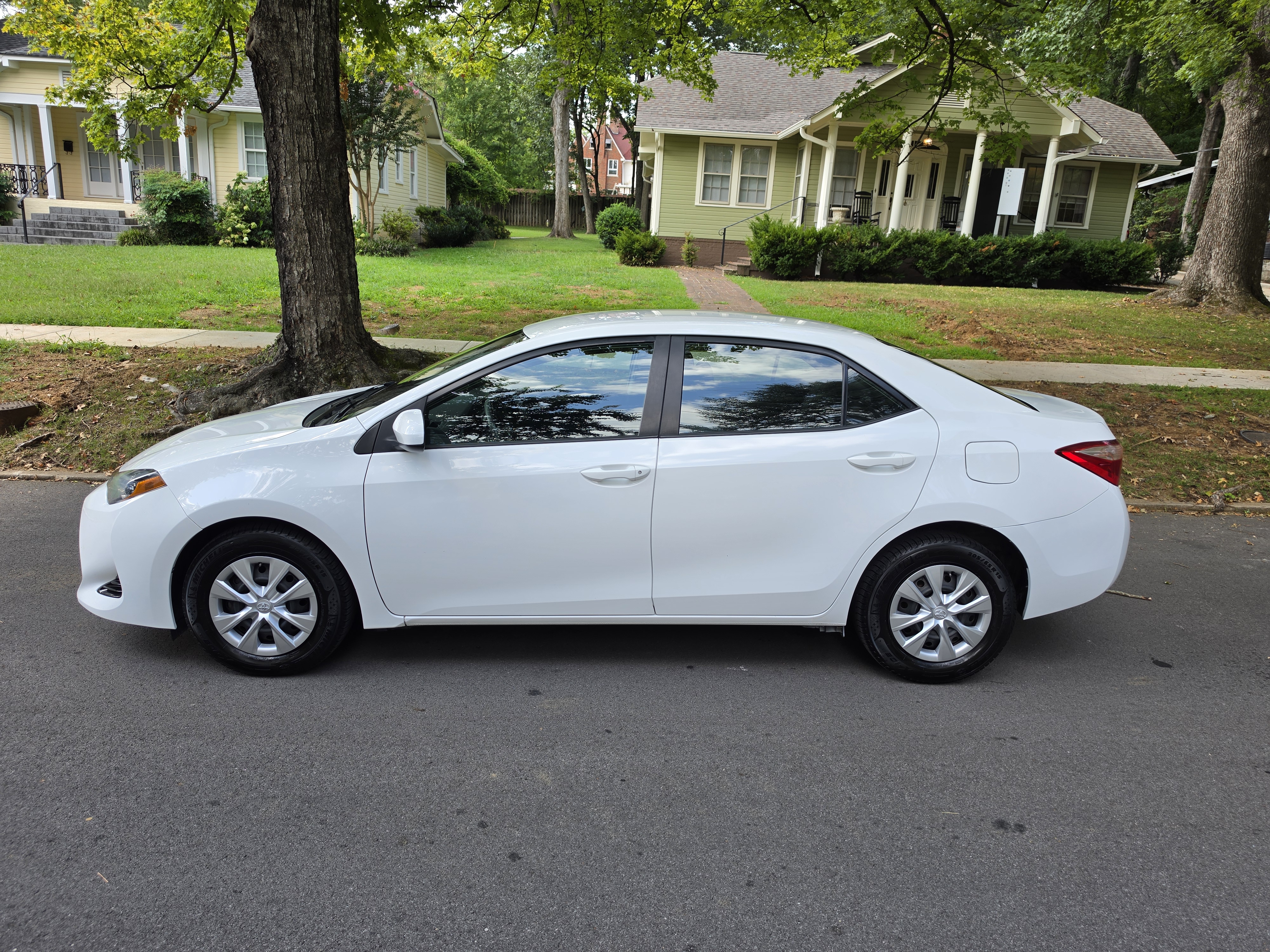 2018 Toyota Corolla thumbnail 4