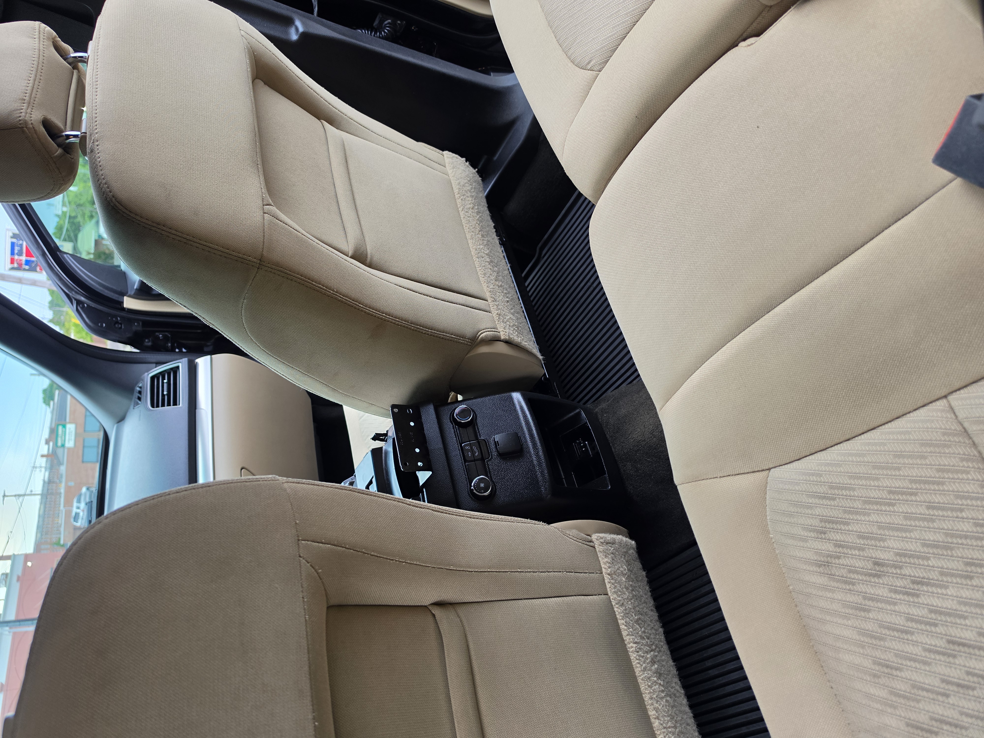 2016 Ford Explorer thumbnail 12