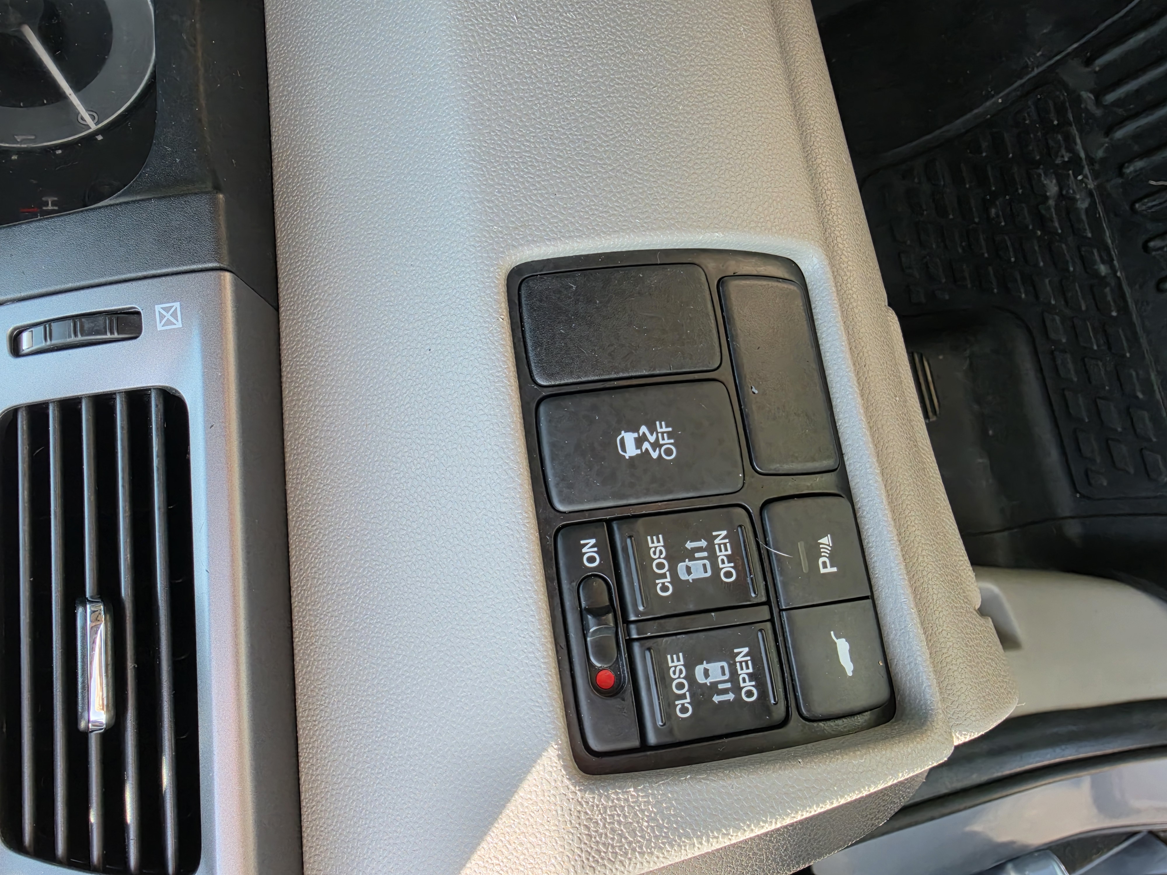 2012 Honda Odyssey thumbnail 9