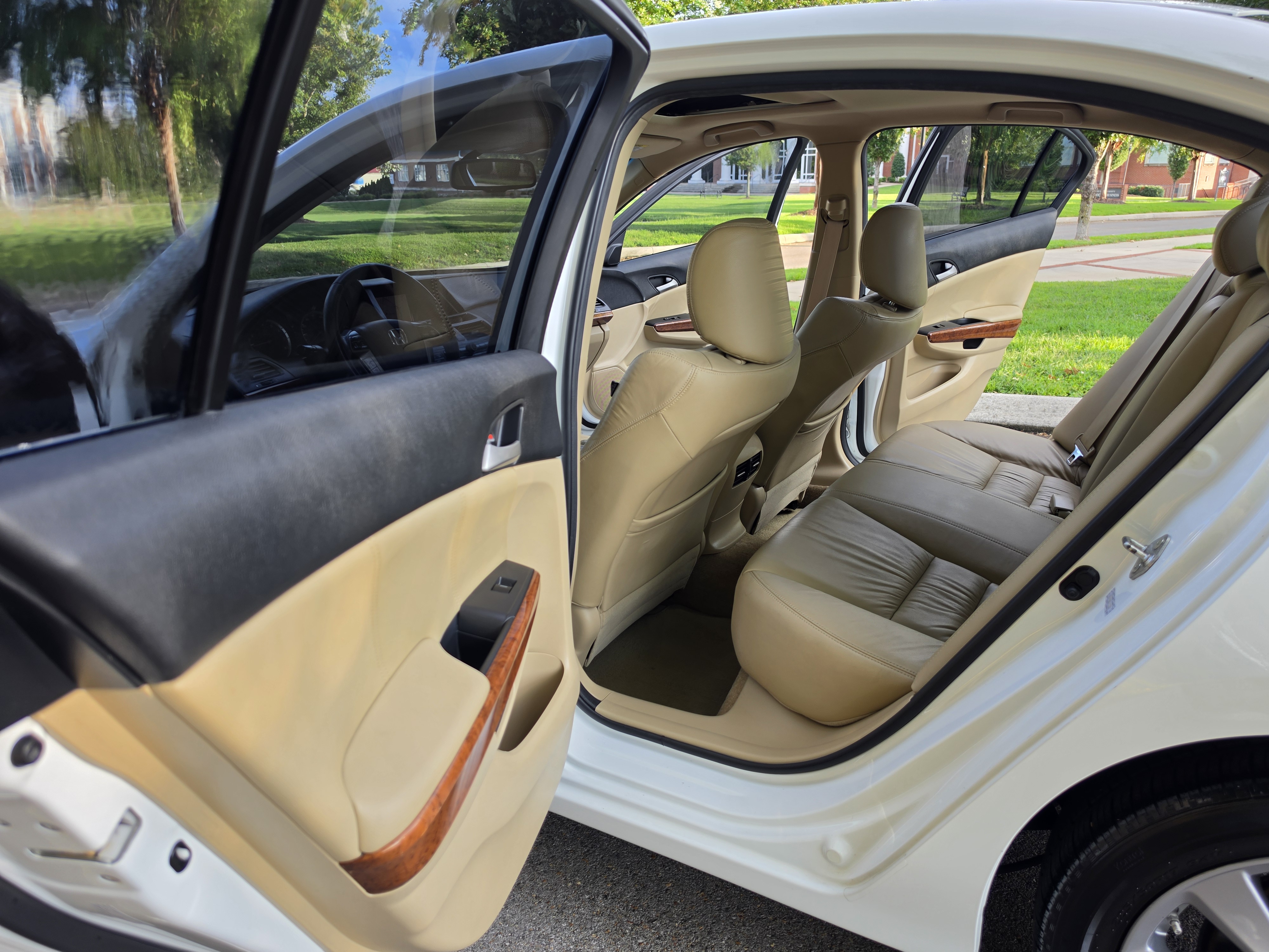 2012 Honda Accord thumbnail 17