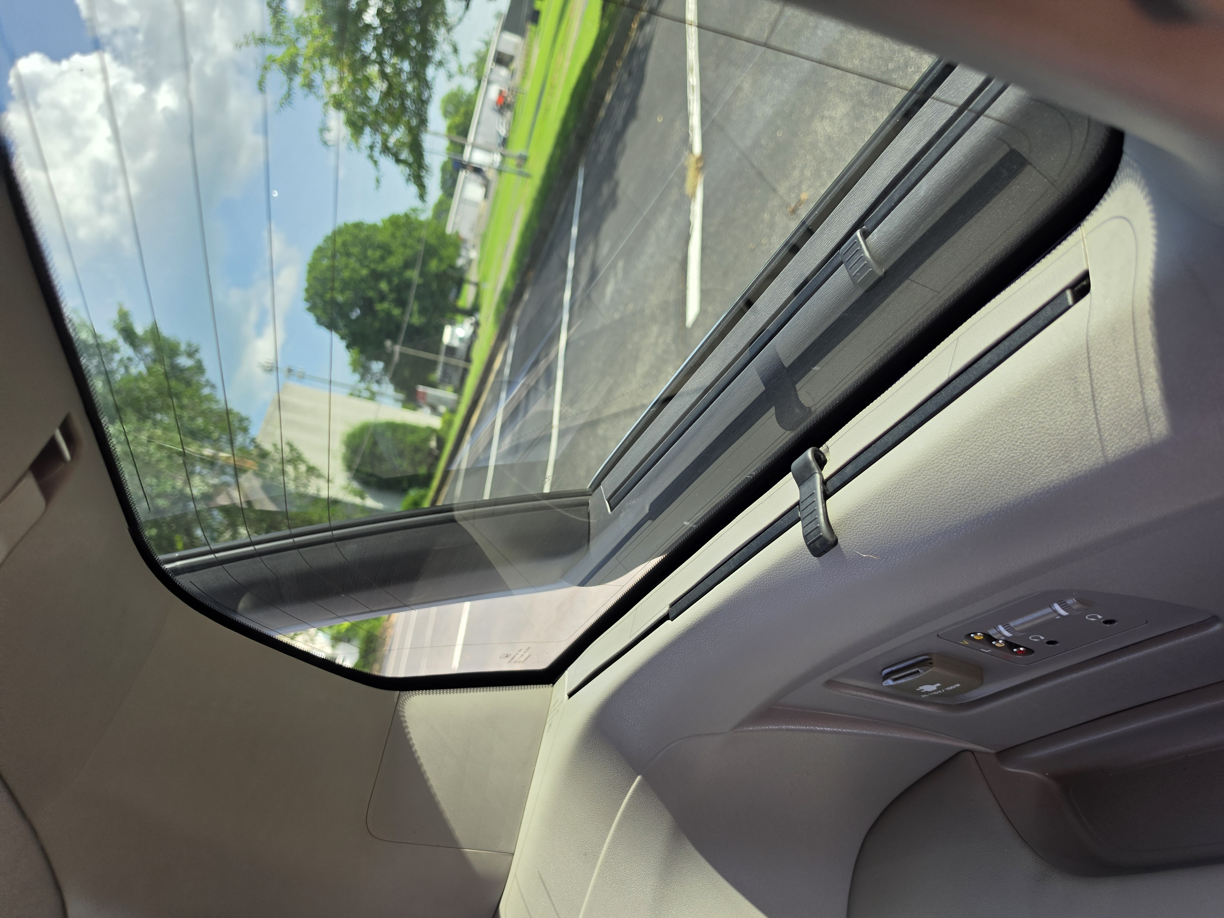 2012 Honda Odyssey thumbnail 24