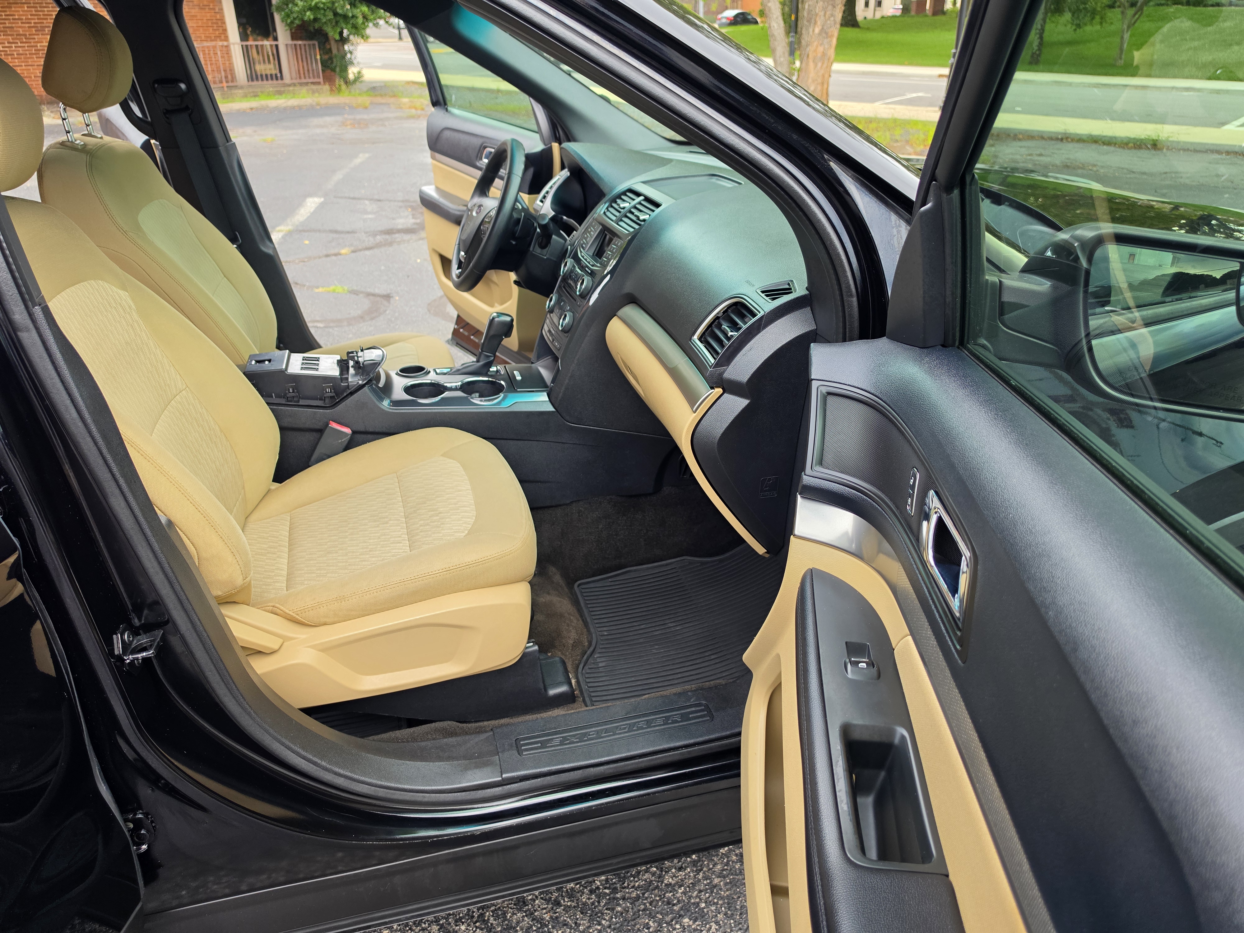 2016 Ford Explorer thumbnail 16