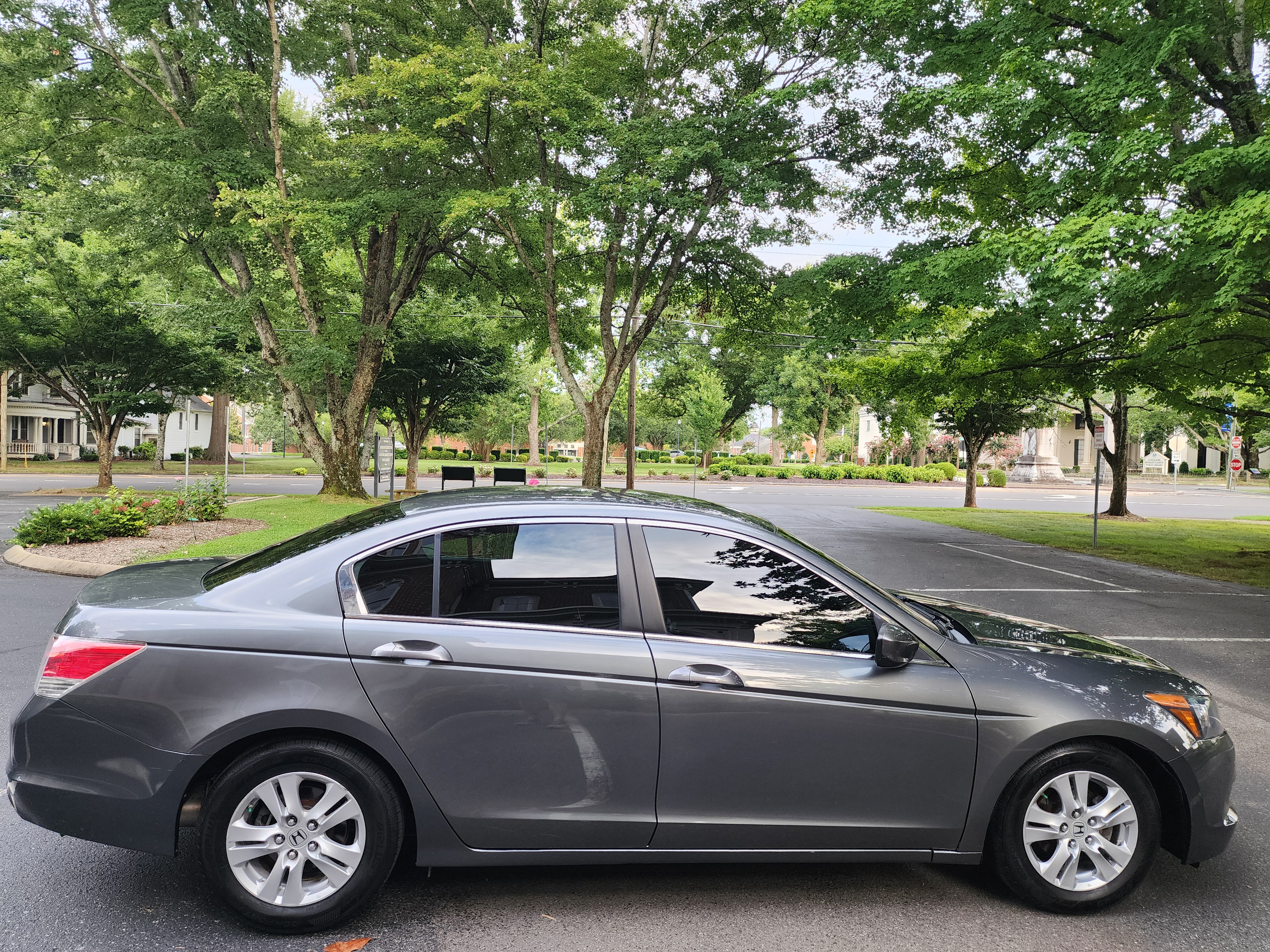 2009 Honda Accord thumbnail 2