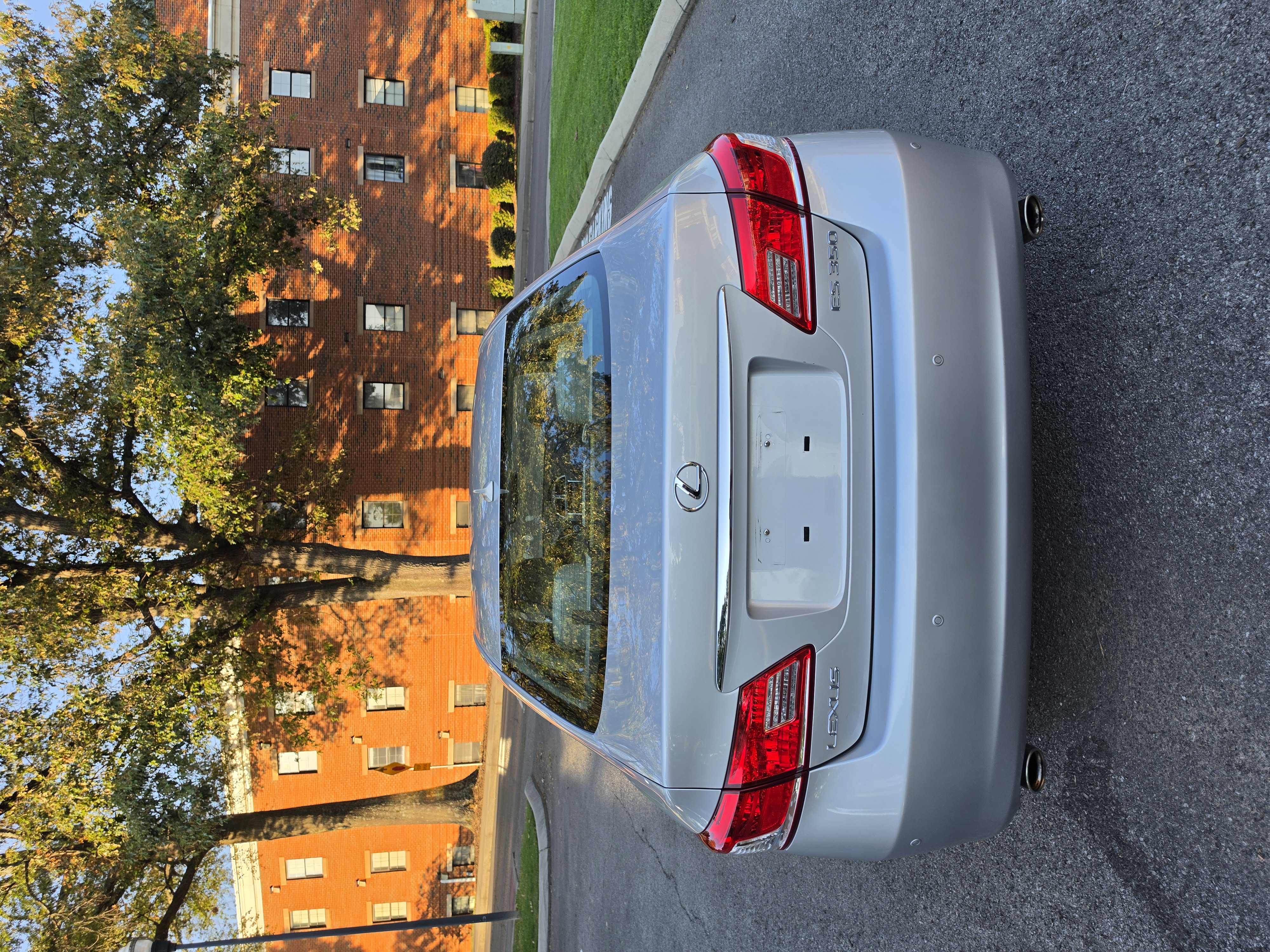 2010 Lexus ES thumbnail 8