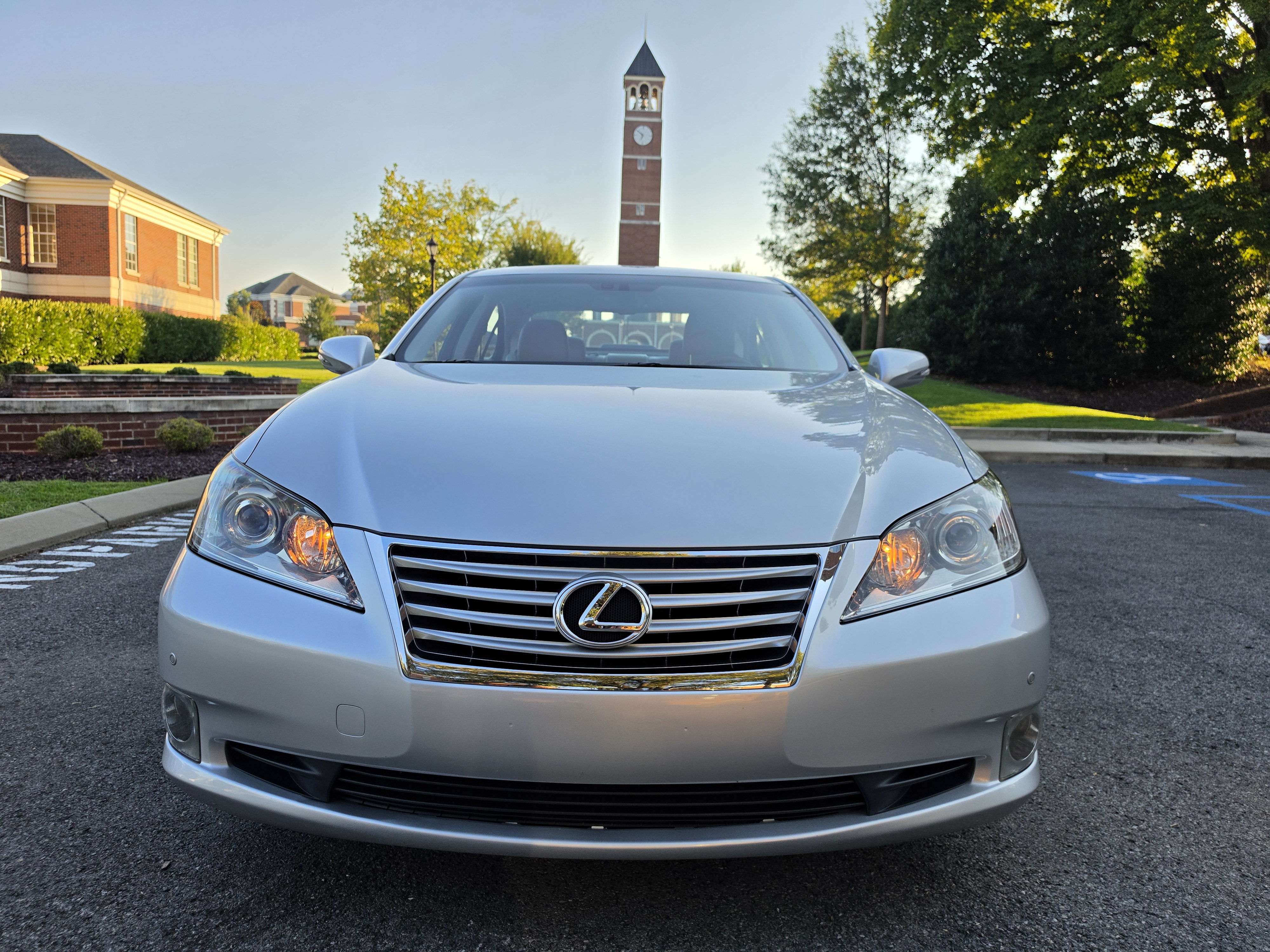 2010 Lexus ES thumbnail 11