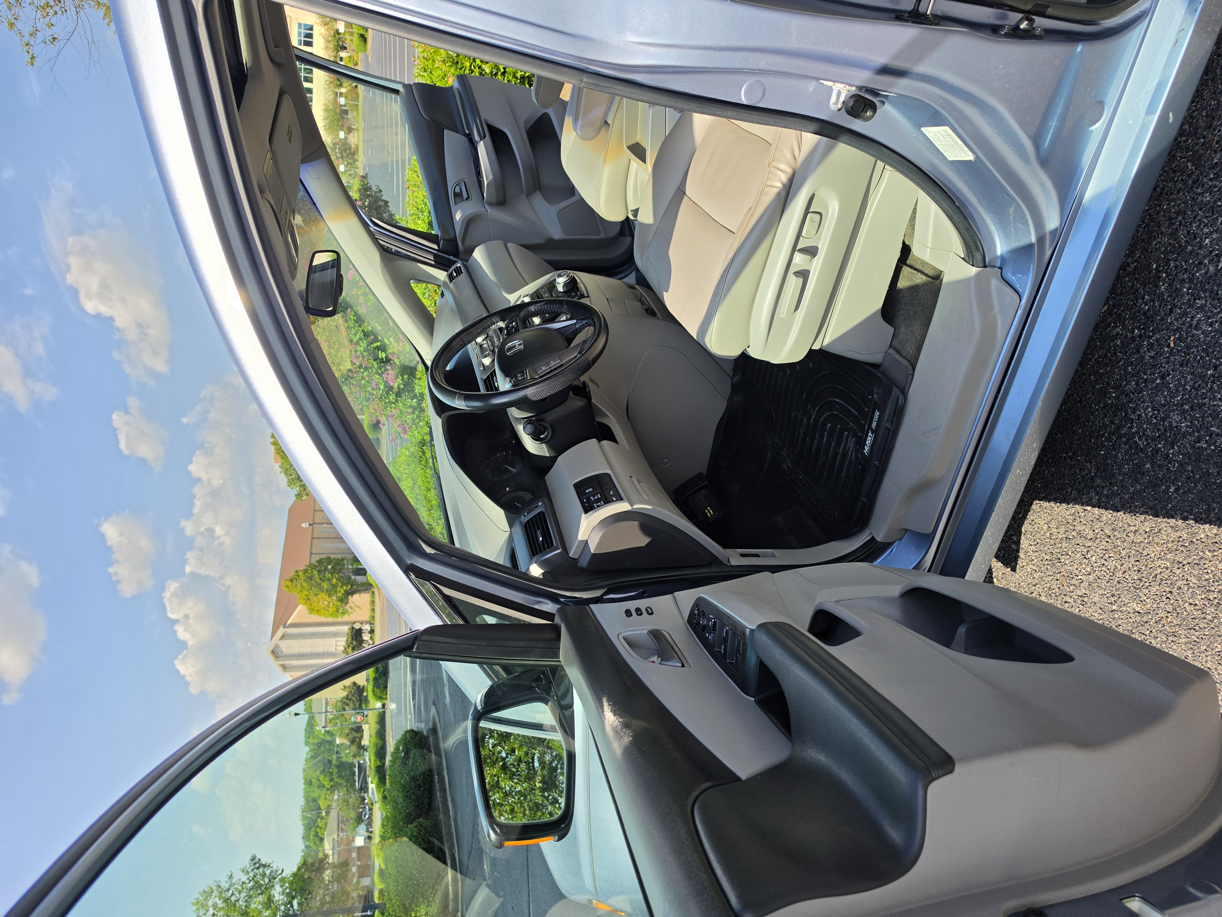 2012 Honda Odyssey thumbnail 6