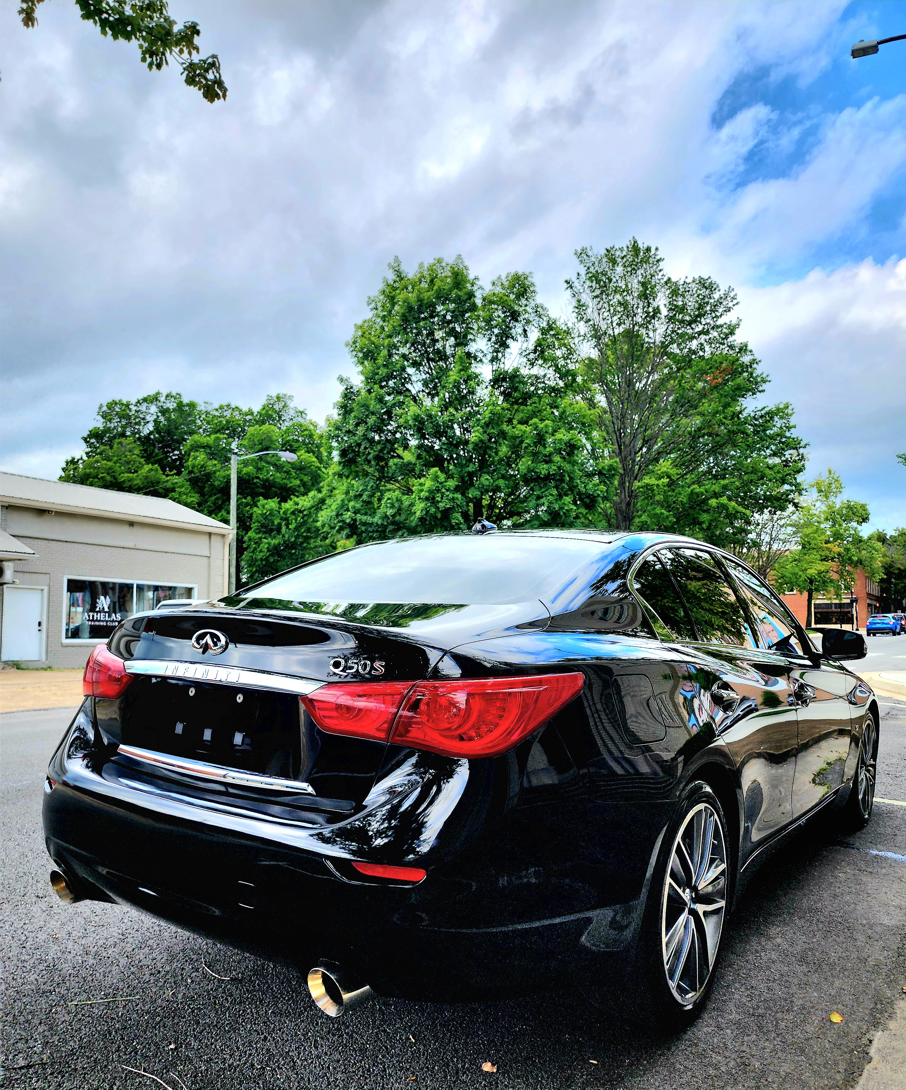 2015 Infiniti Q50S thumbnail 2