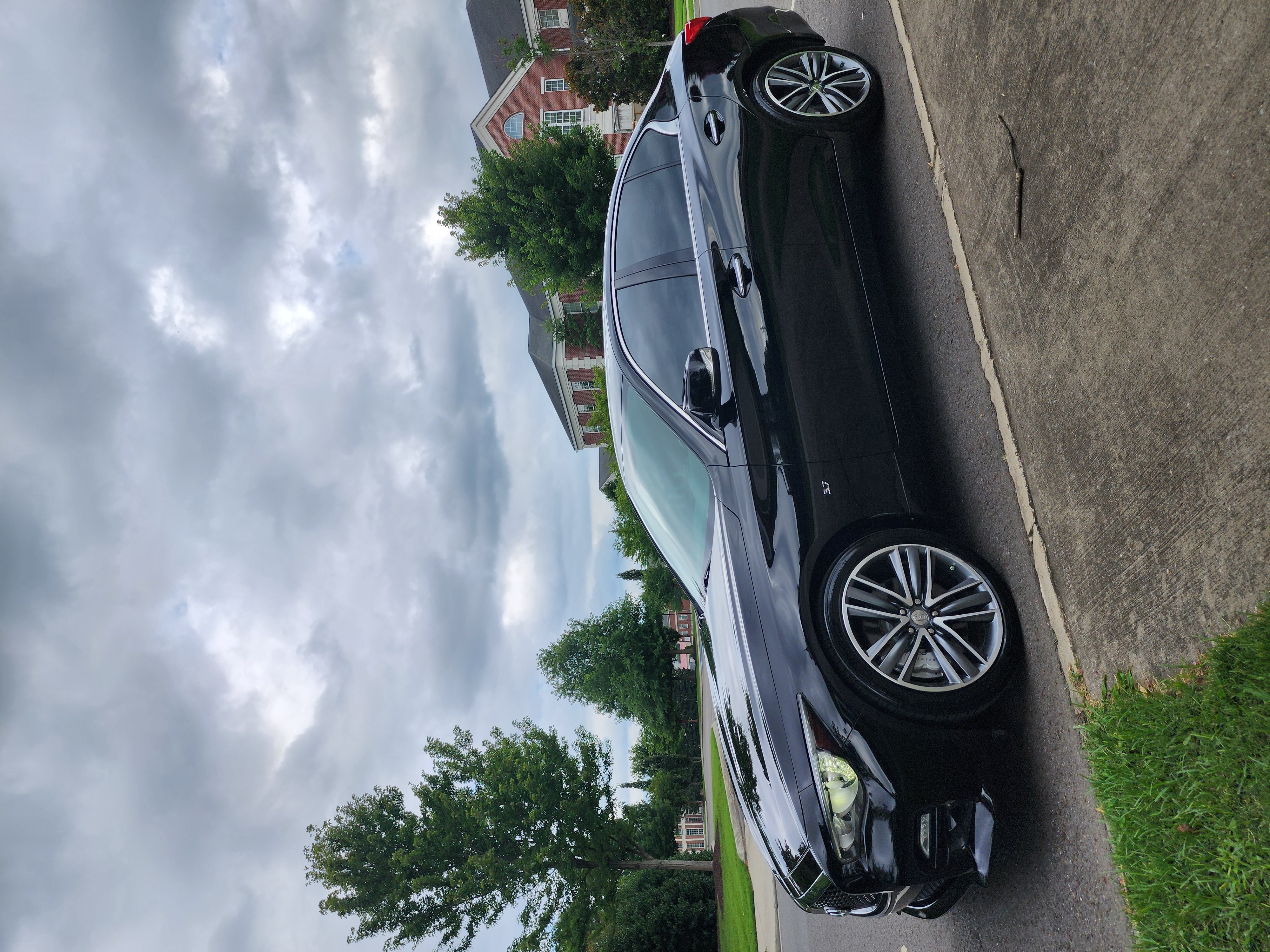 2015 Infiniti Q50S thumbnail 2
