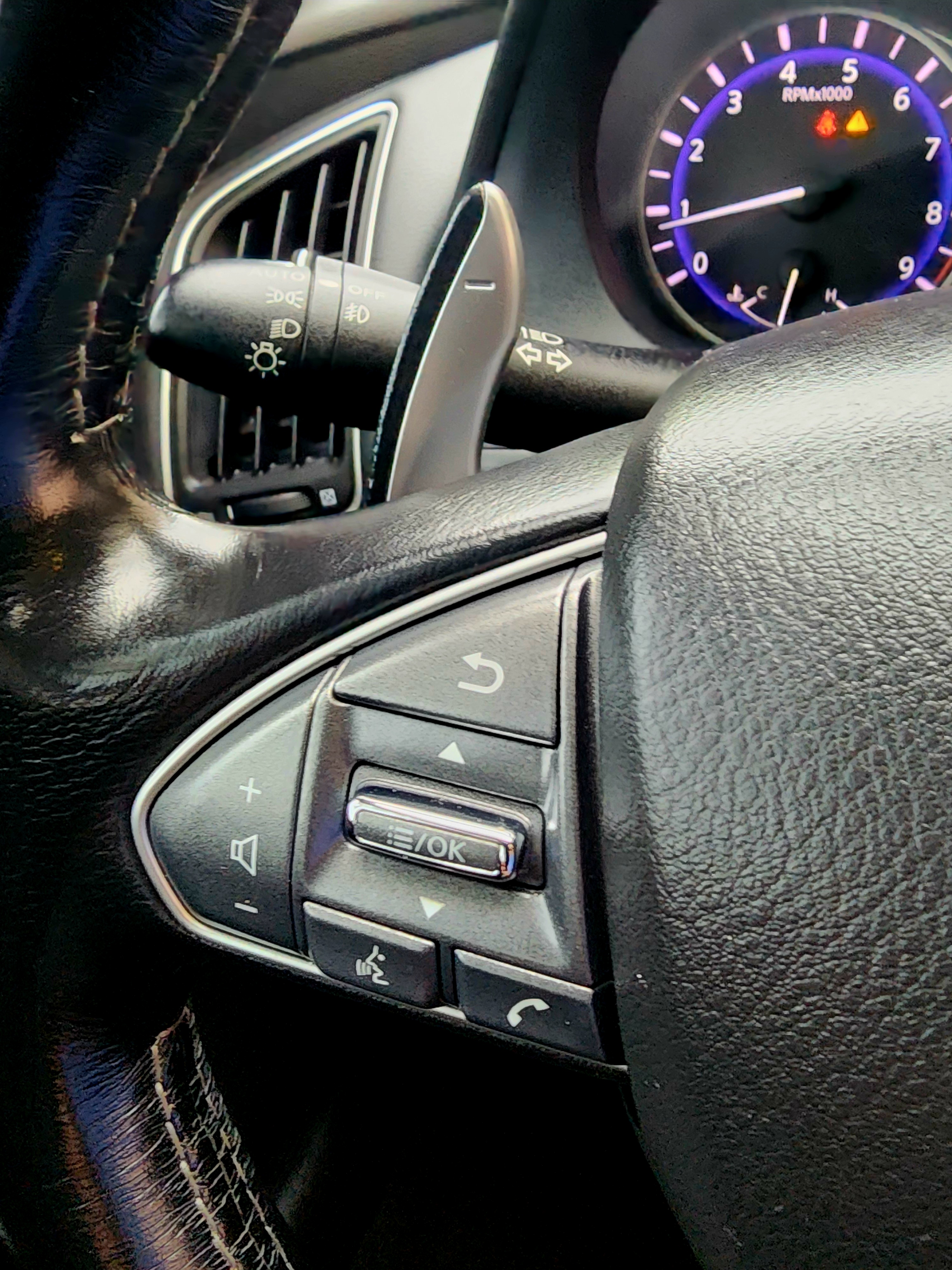 2015 Infiniti Q50S thumbnail 12