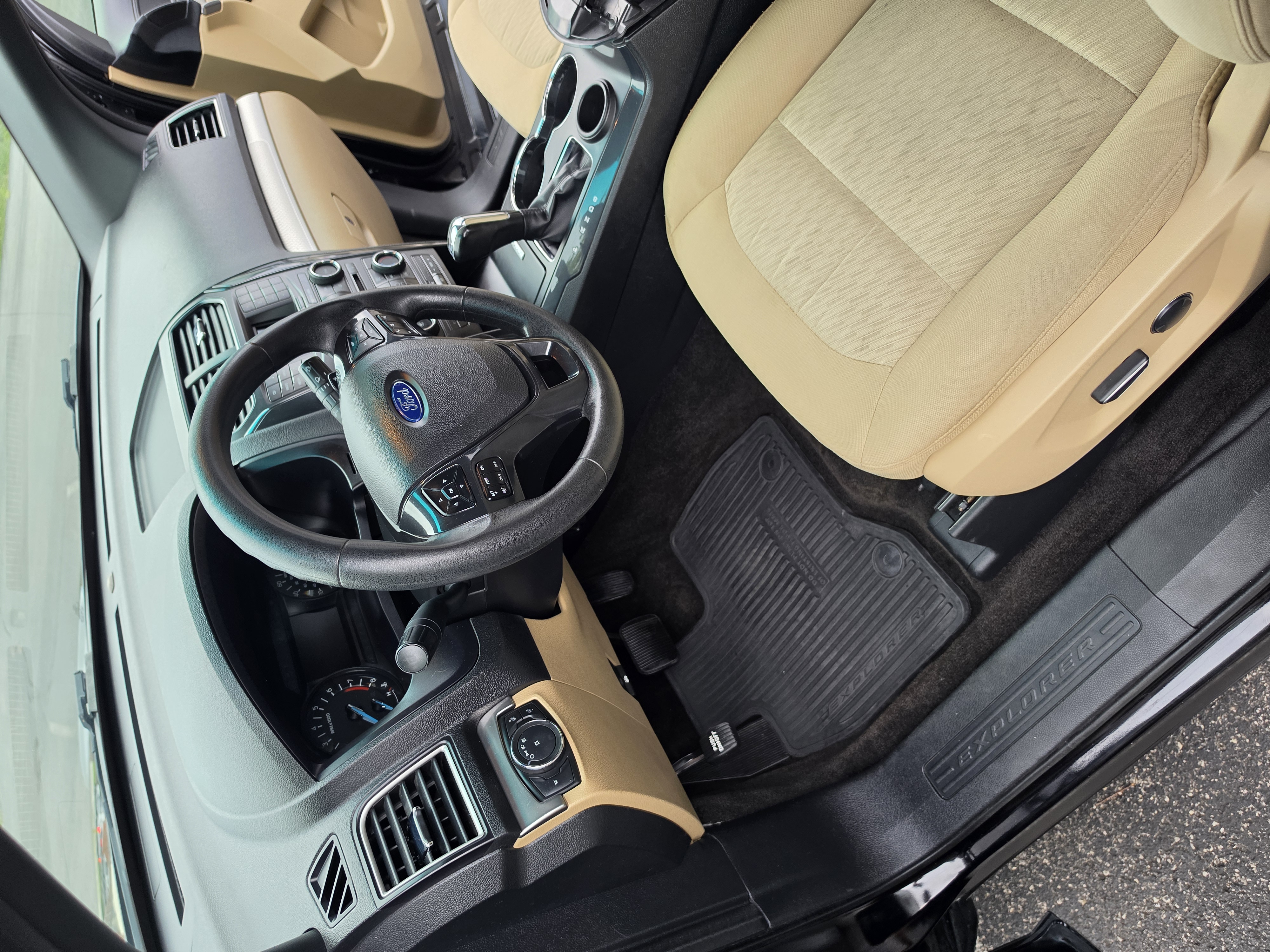 2016 Ford Explorer thumbnail 10