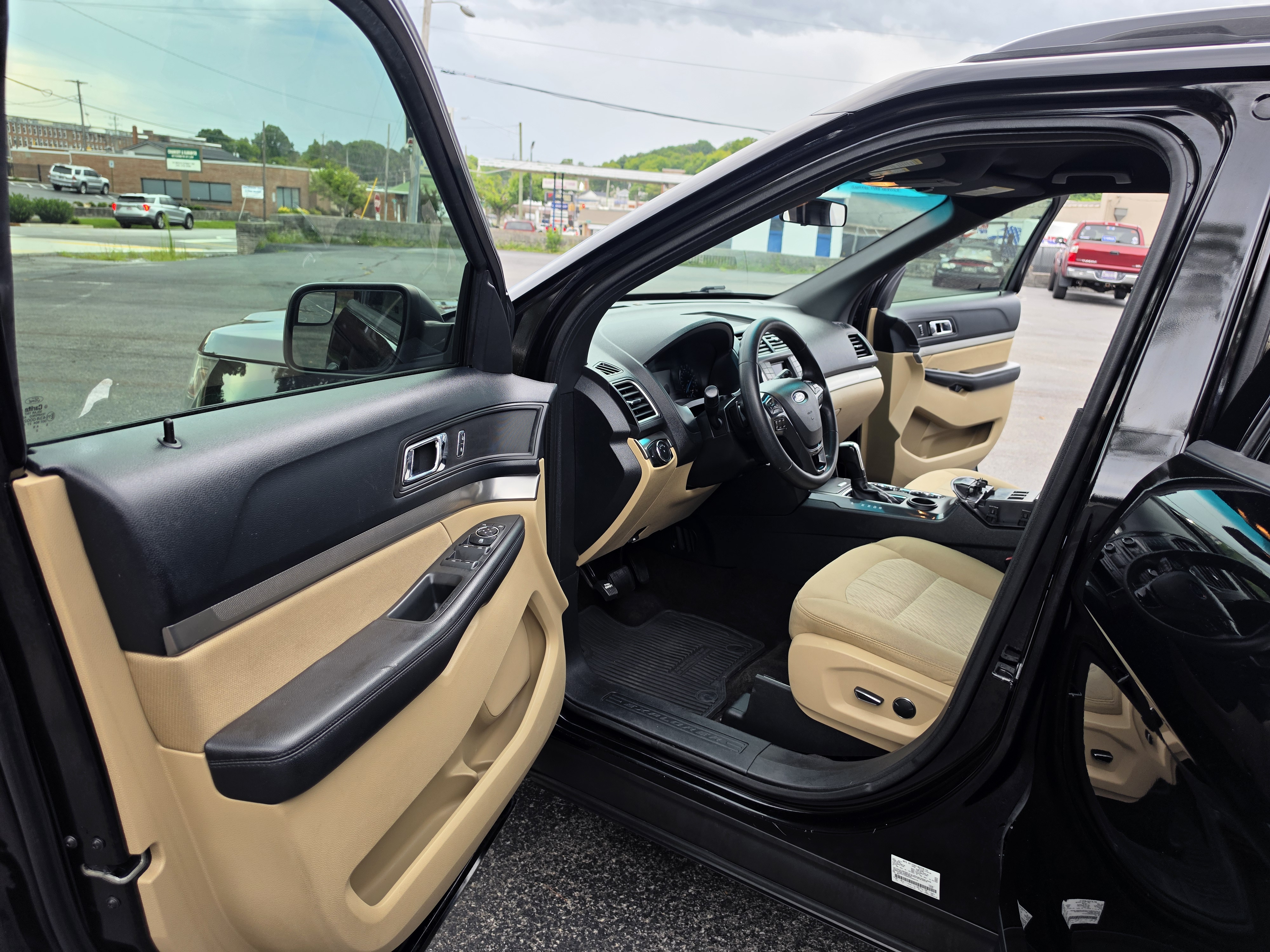 2016 Ford Explorer thumbnail 8