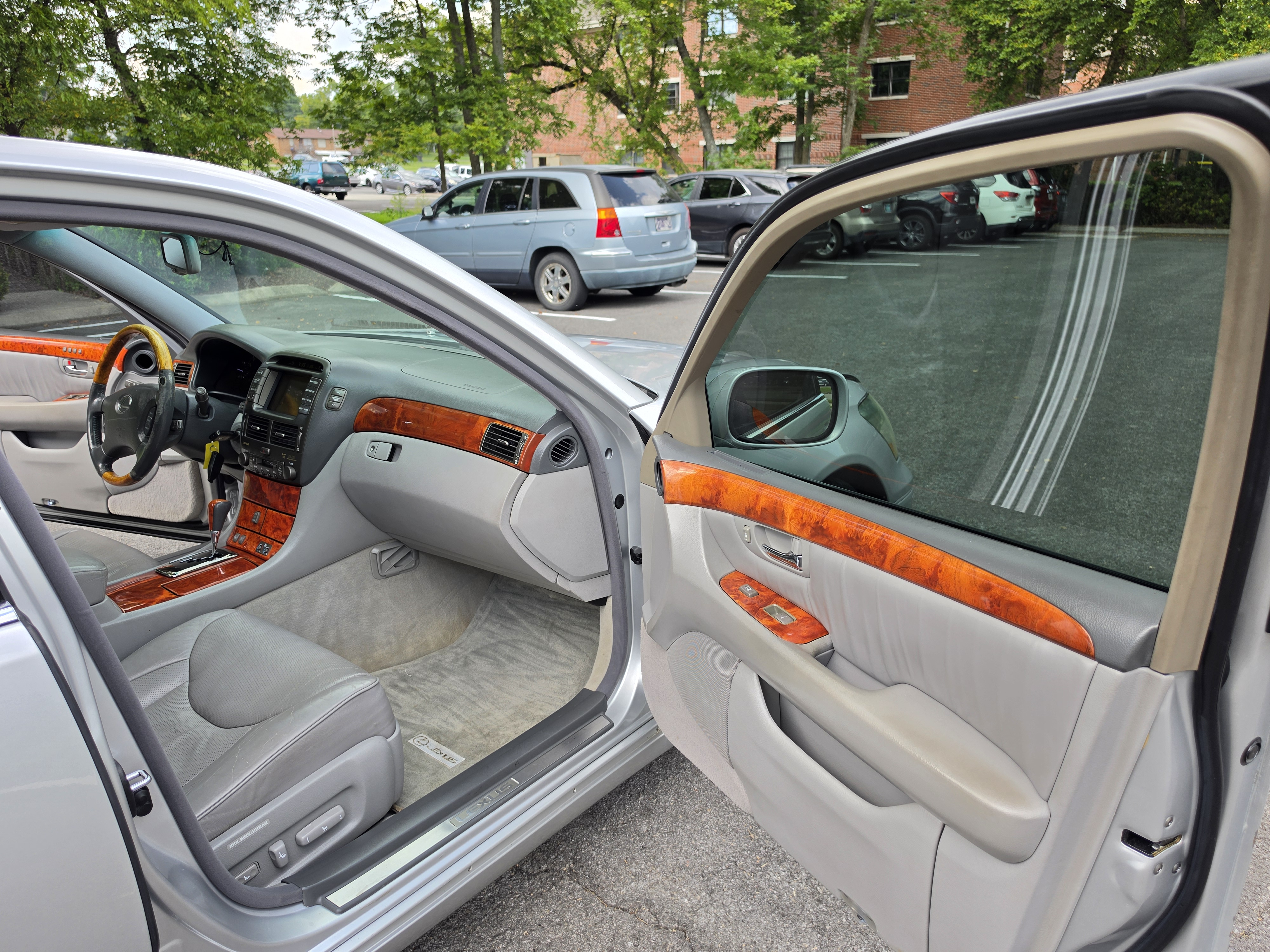 2006 Lexus LS thumbnail 34