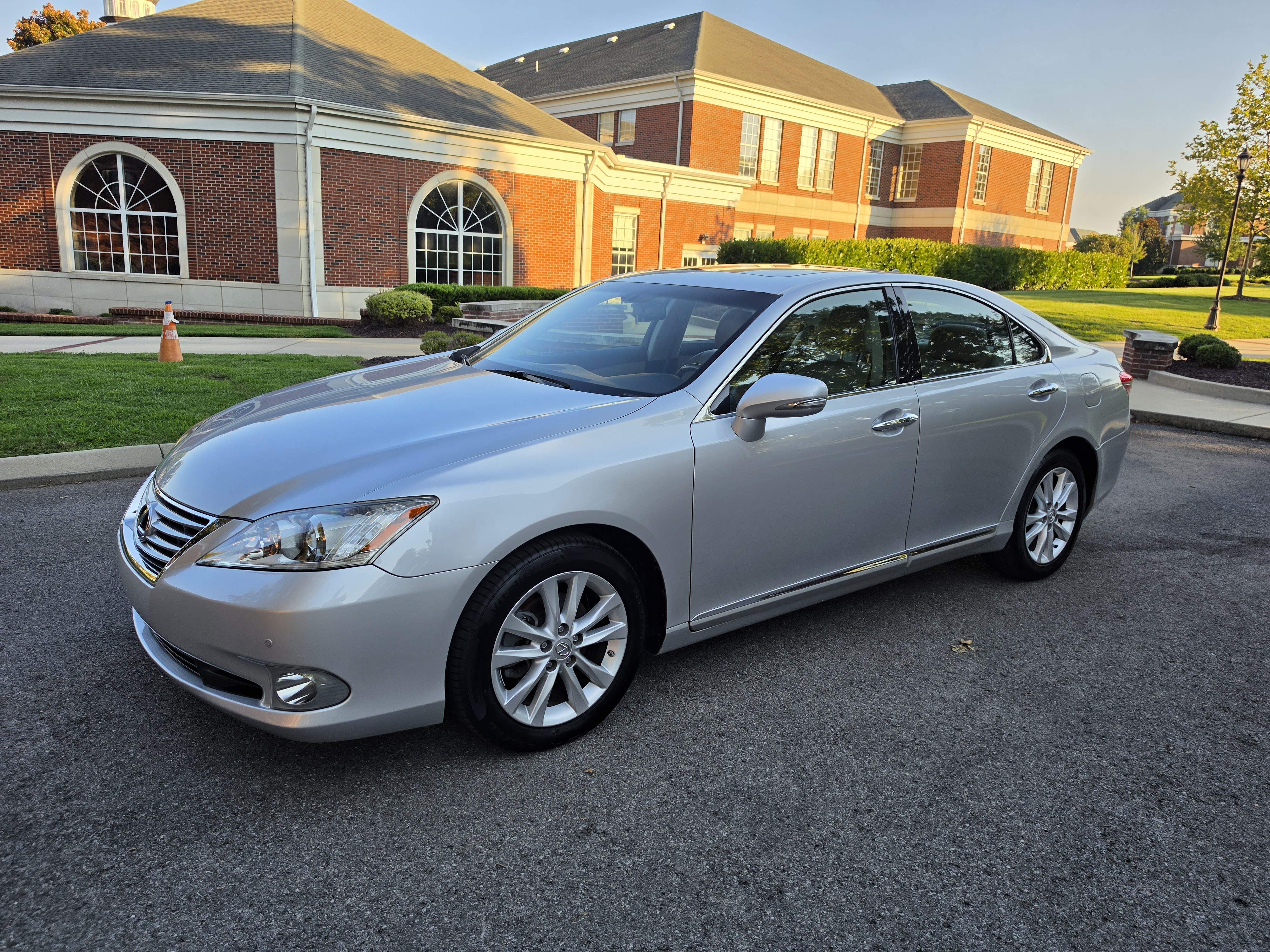 2010 Lexus ES thumbnail 4