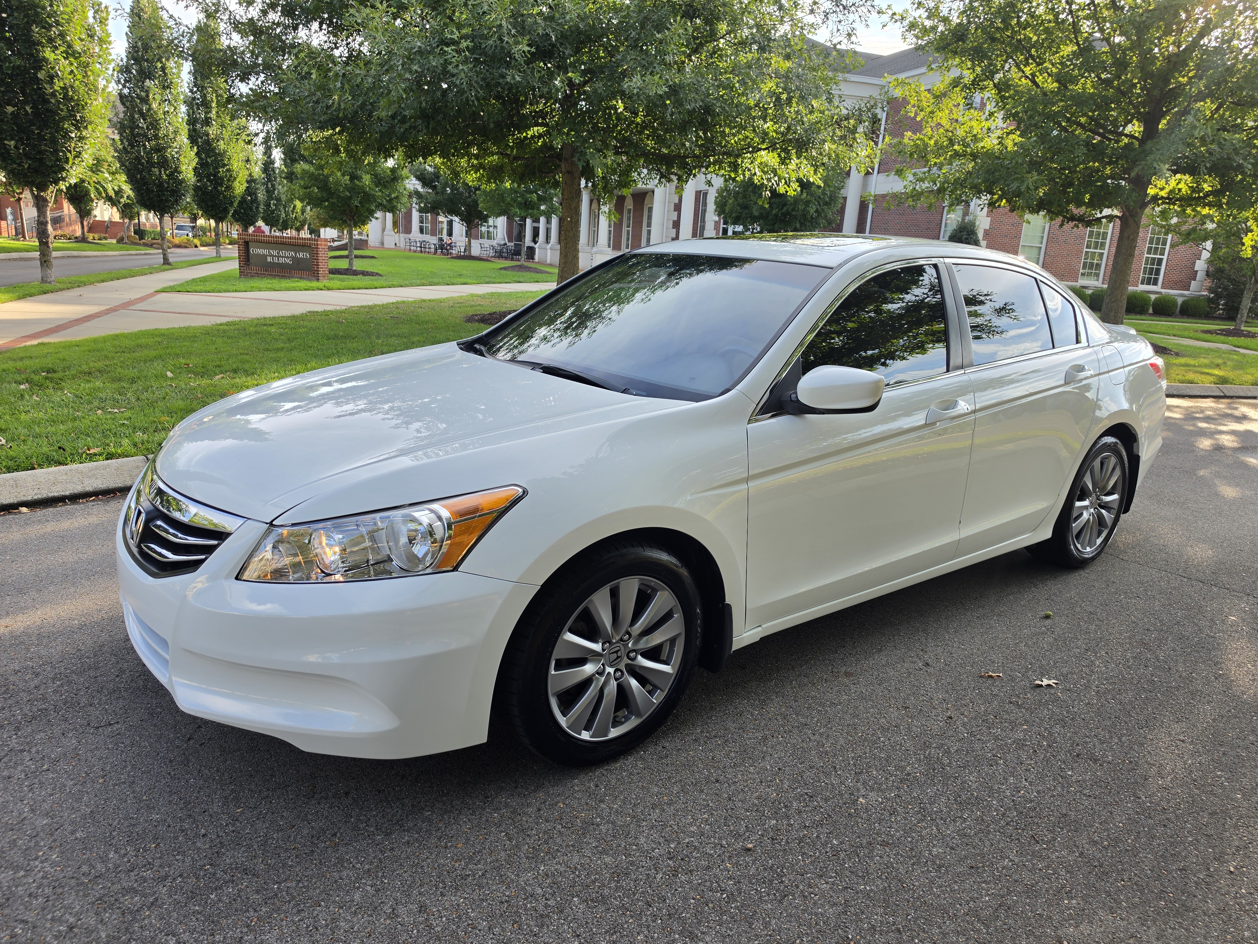 2012 Honda Accord thumbnail 2