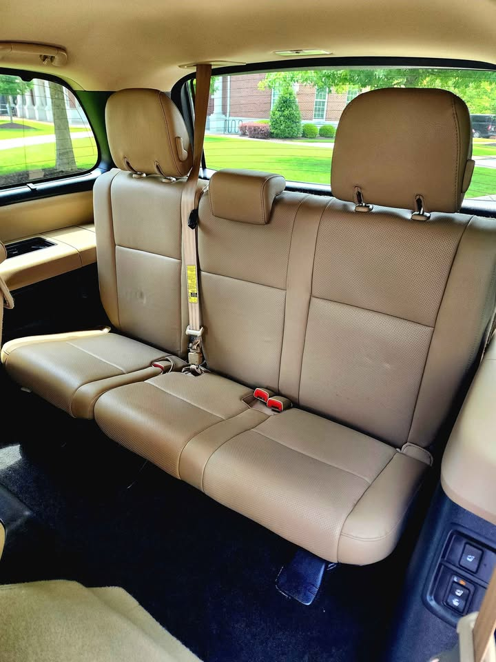 2016 Toyota Sequoia thumbnail 10