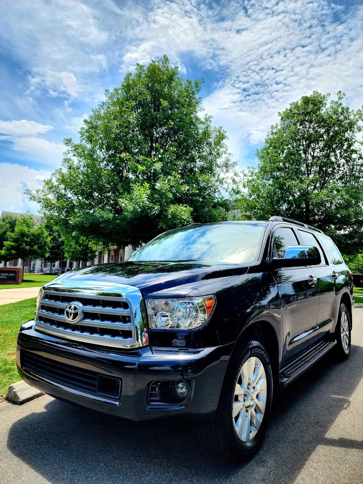 2016 Toyota Sequoia thumbnail 4
