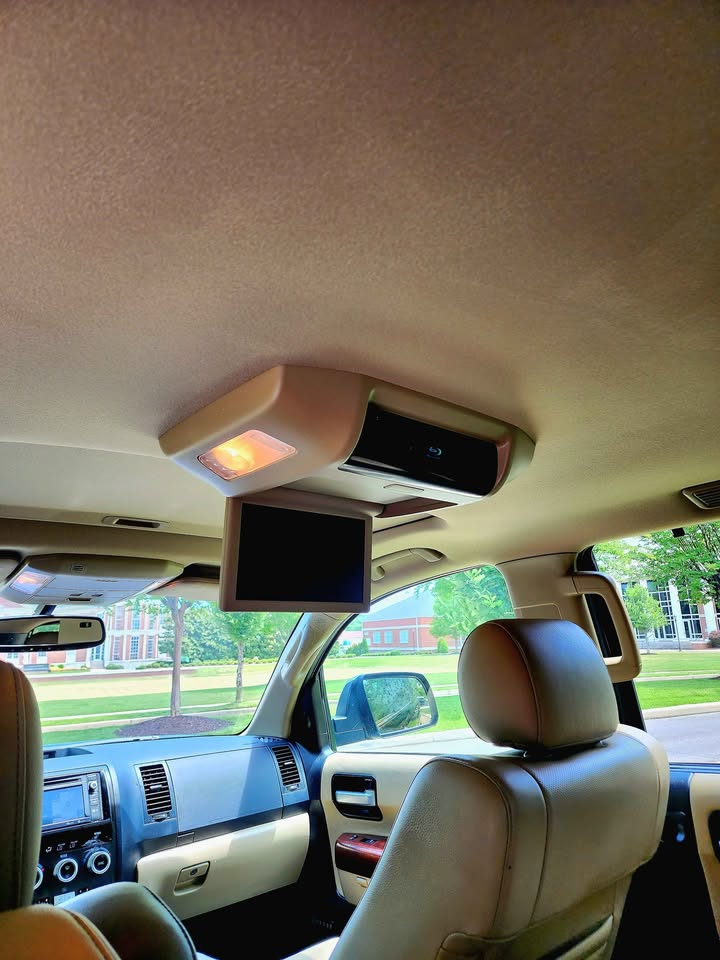 2016 Toyota Sequoia thumbnail 9