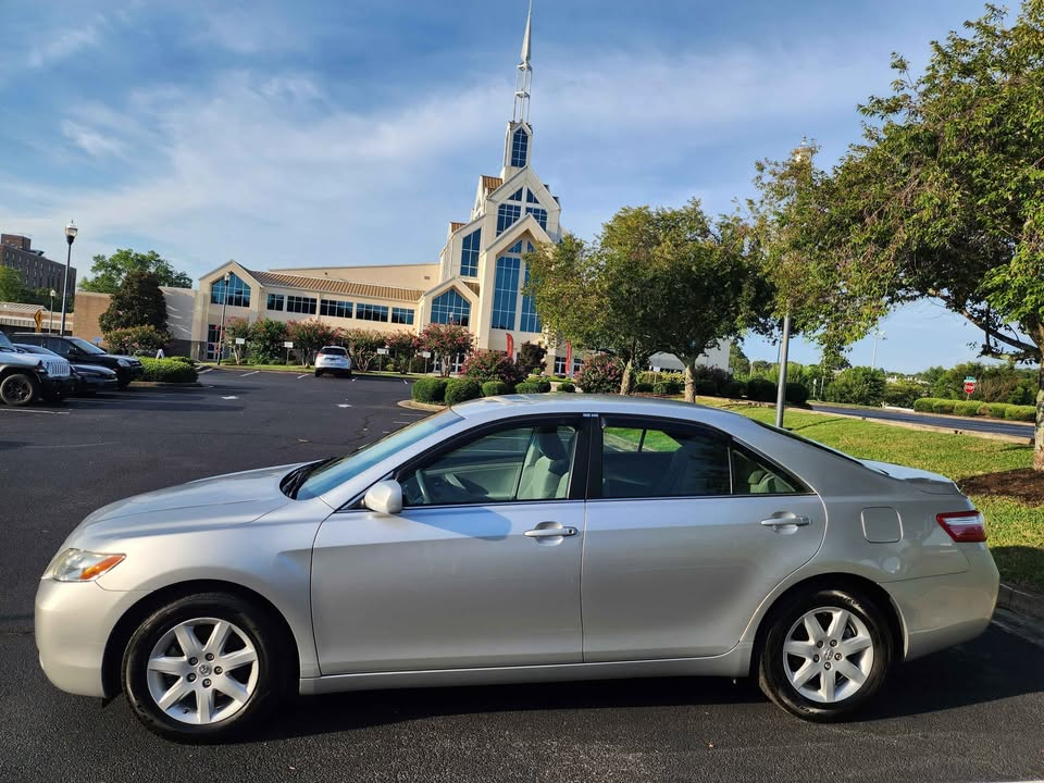 2009 Toyota Camry thumbnail 2
