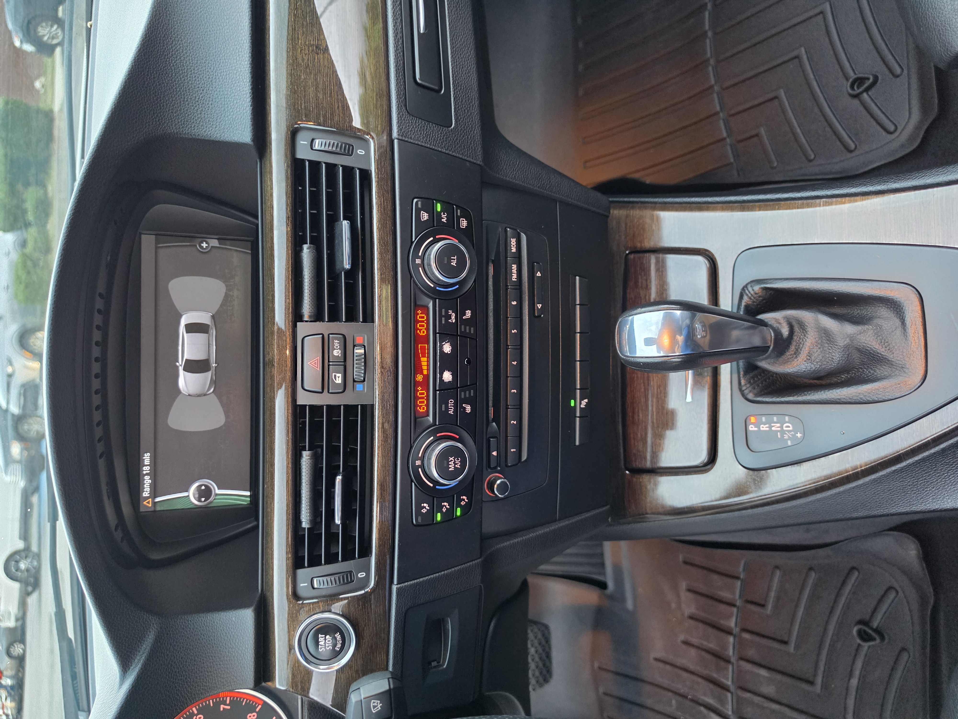 2013 BMW 3 Series thumbnail 18