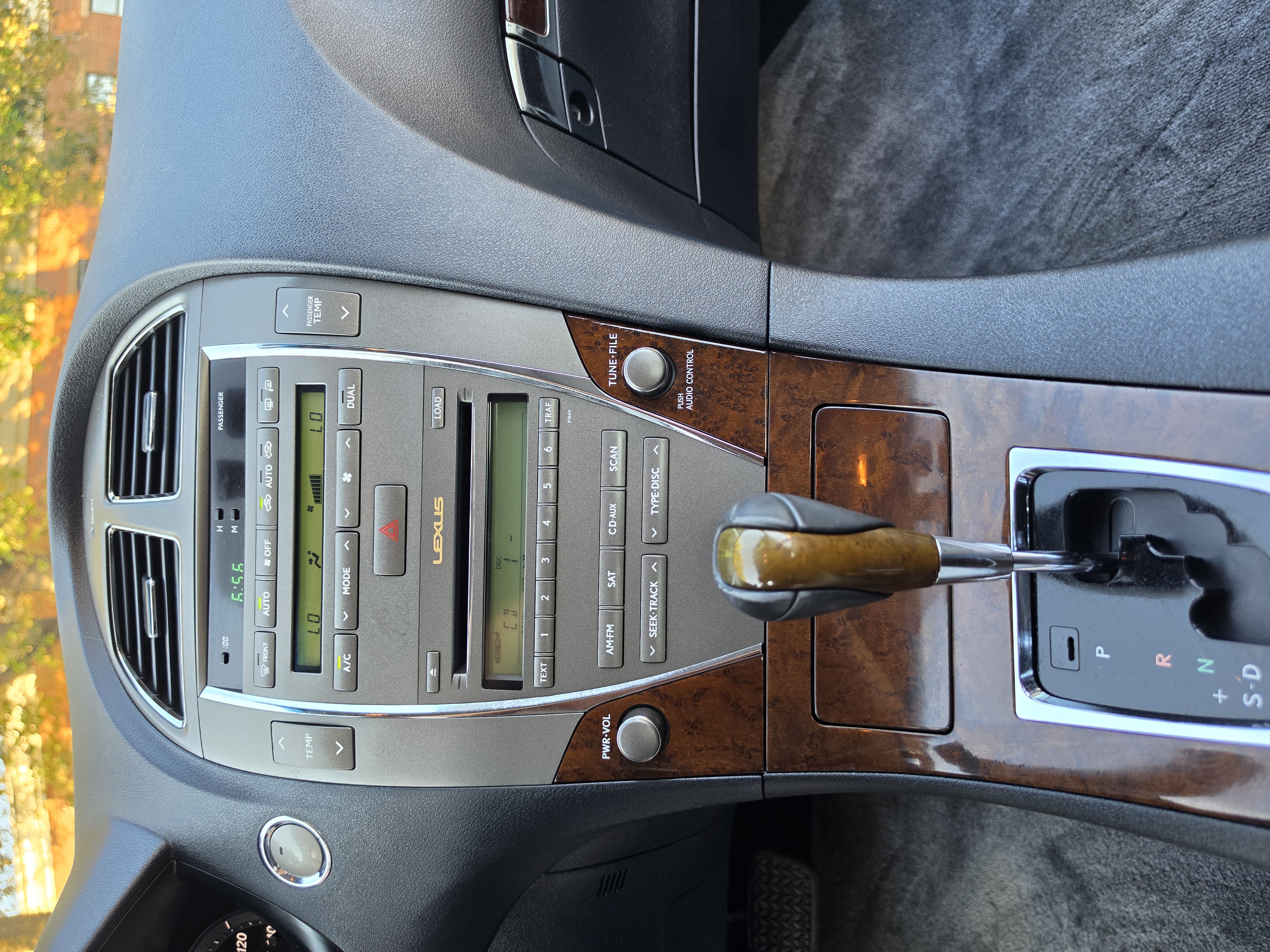 2010 Lexus ES thumbnail 23