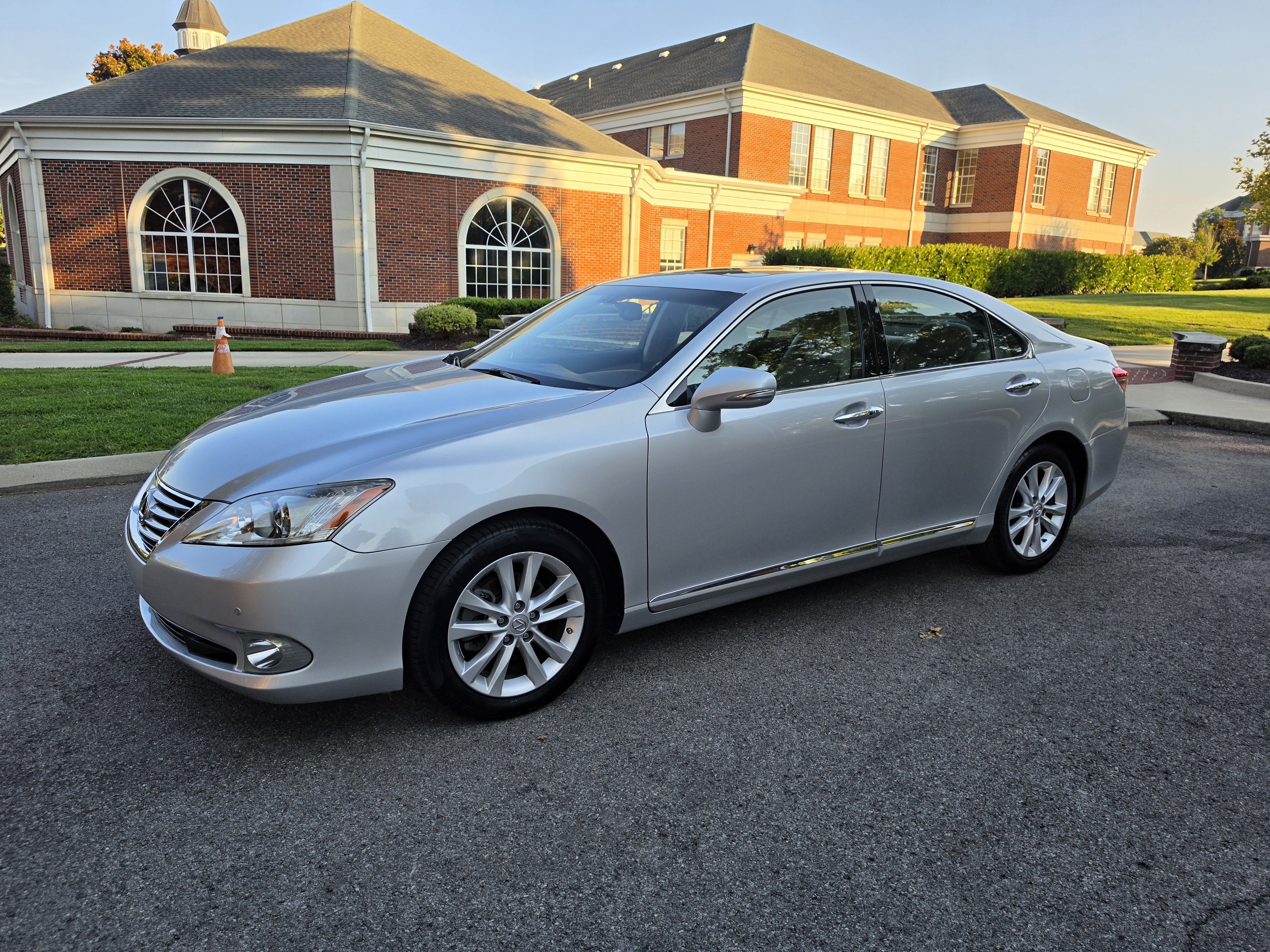 2010 Lexus ES thumbnail 5