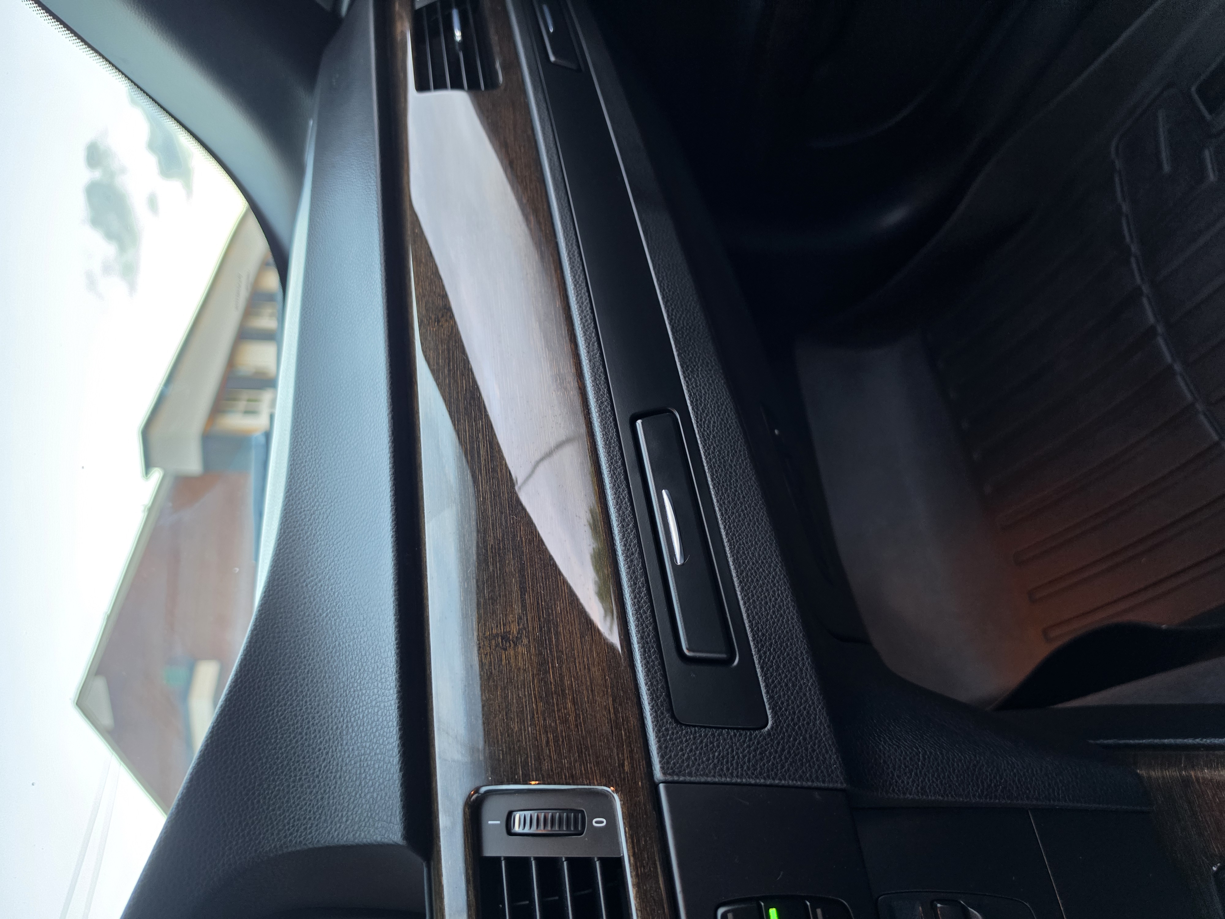 2013 BMW 3 Series thumbnail 19
