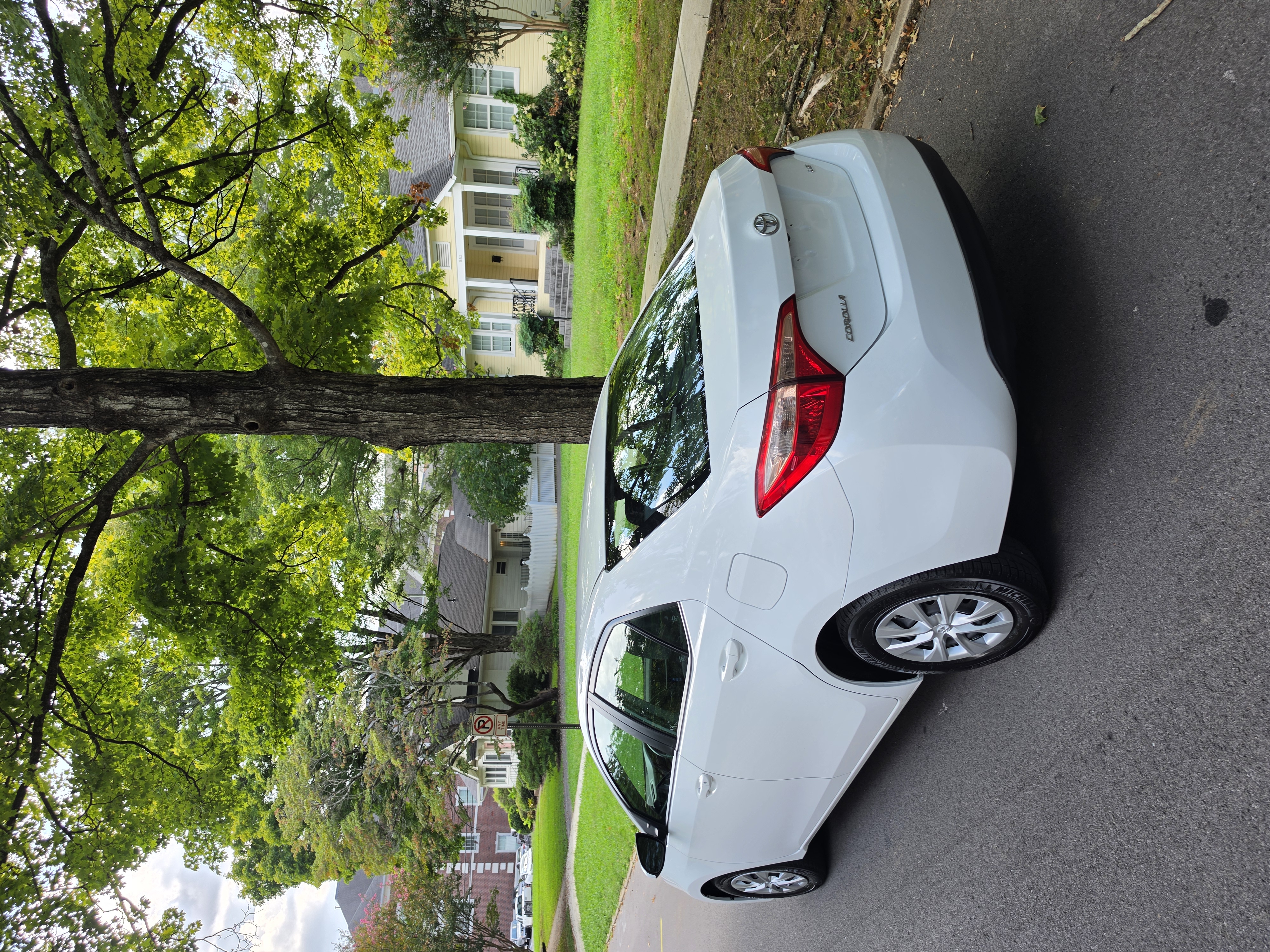 2018 Toyota Corolla thumbnail 5