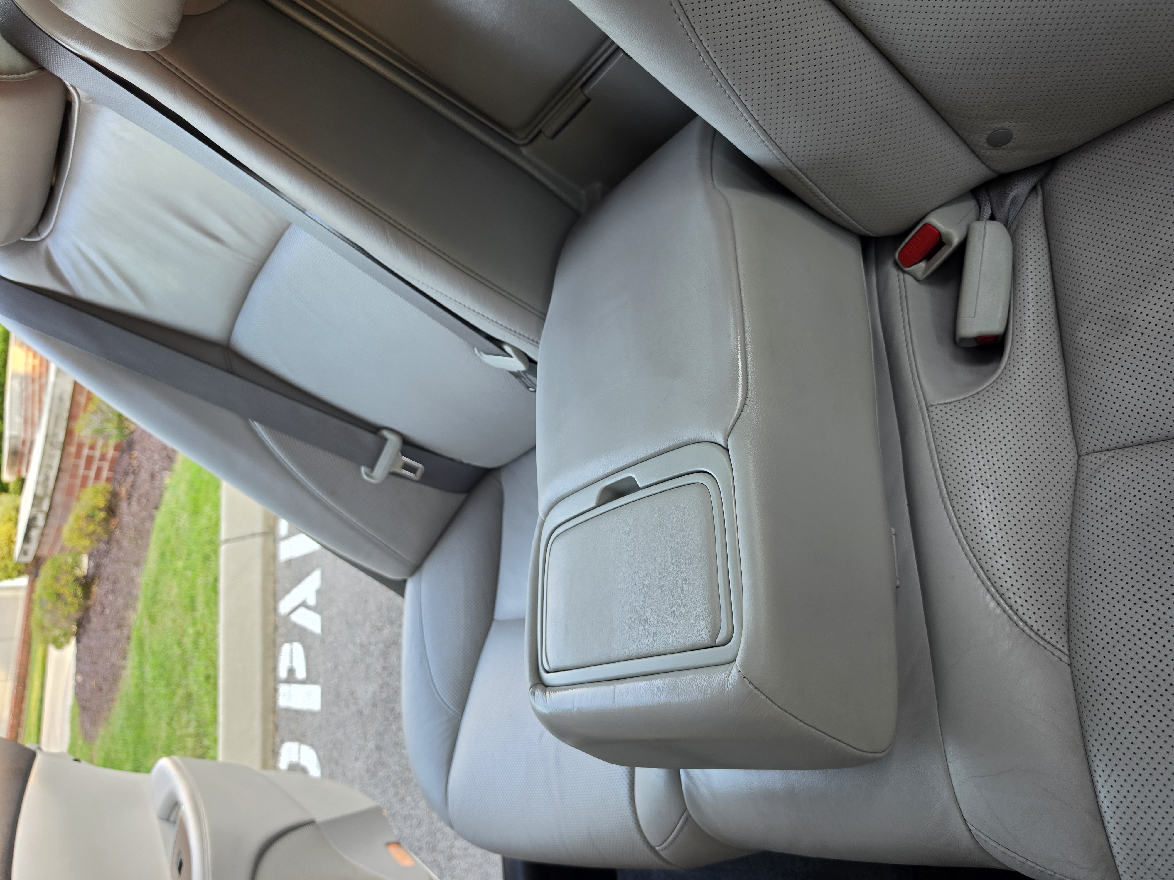 2010 Lexus ES thumbnail 27