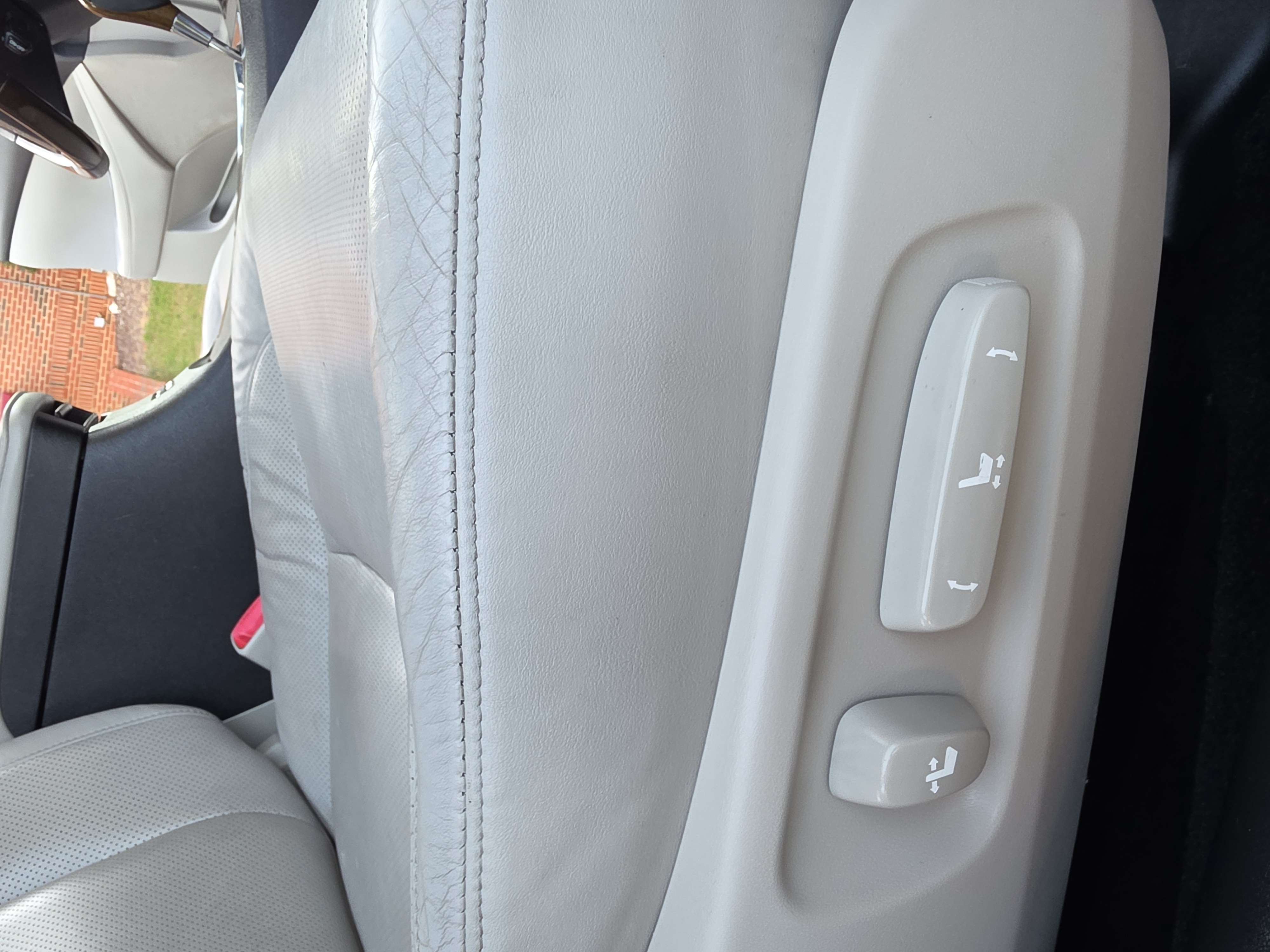 2010 Lexus ES thumbnail 35