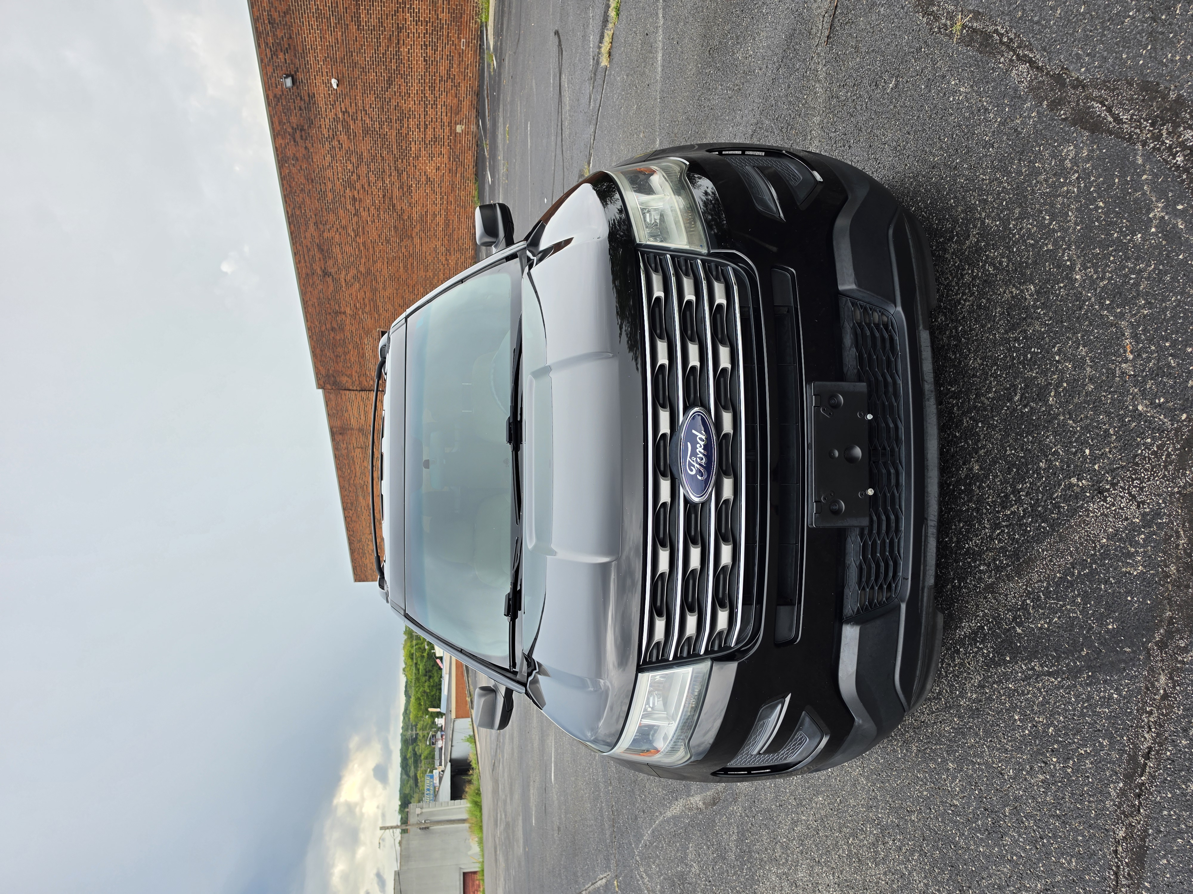 2016 Ford Explorer thumbnail 3