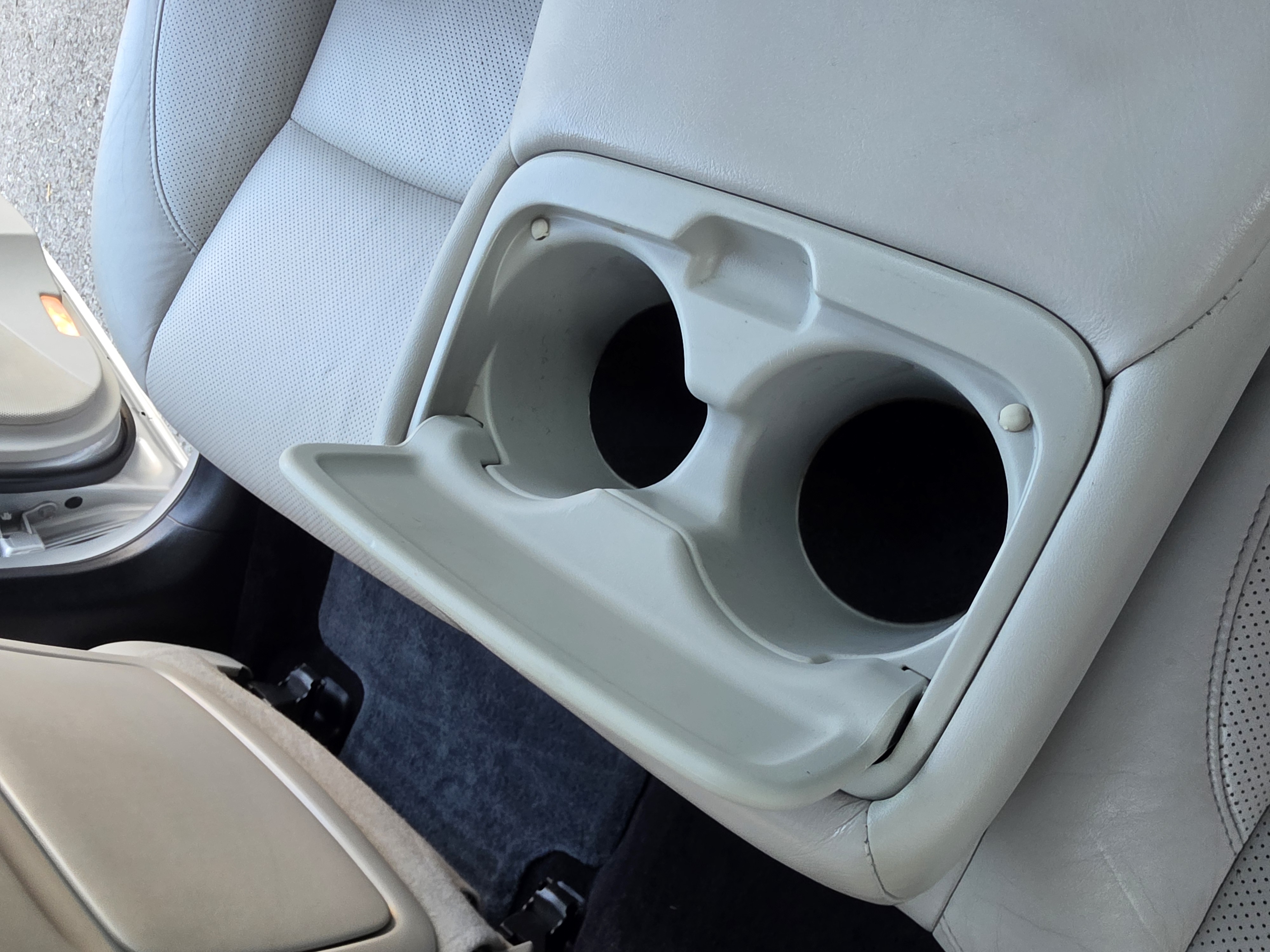 2010 Lexus ES thumbnail 28