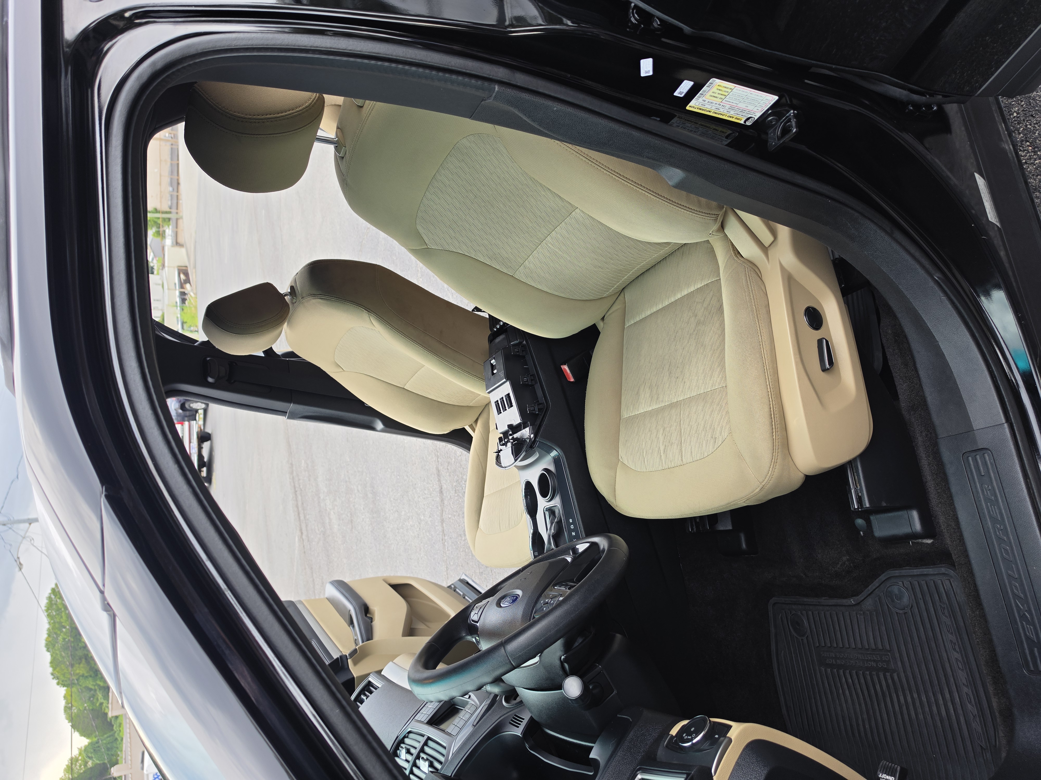 2016 Ford Explorer thumbnail 9