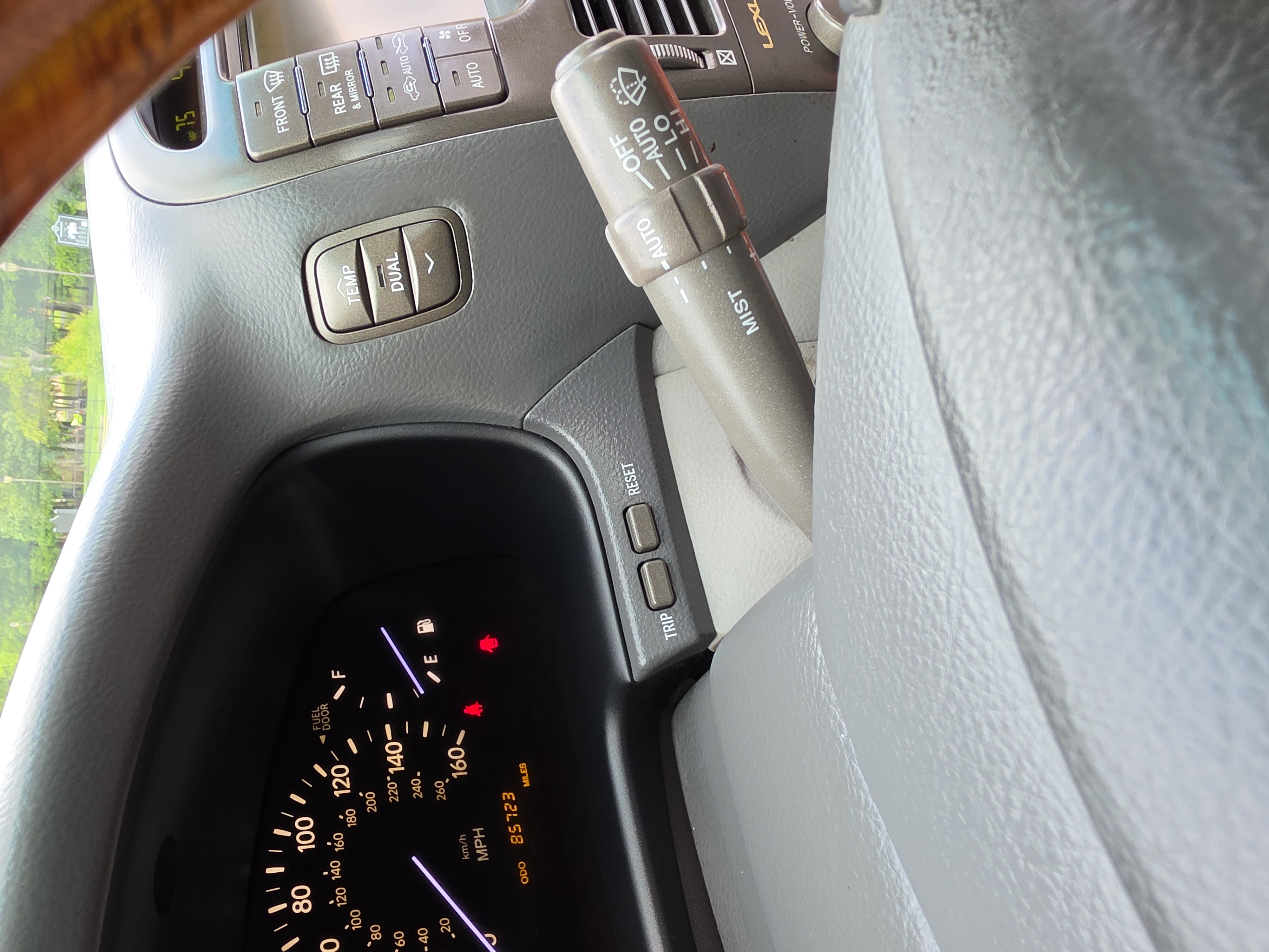2006 Lexus LS thumbnail 17