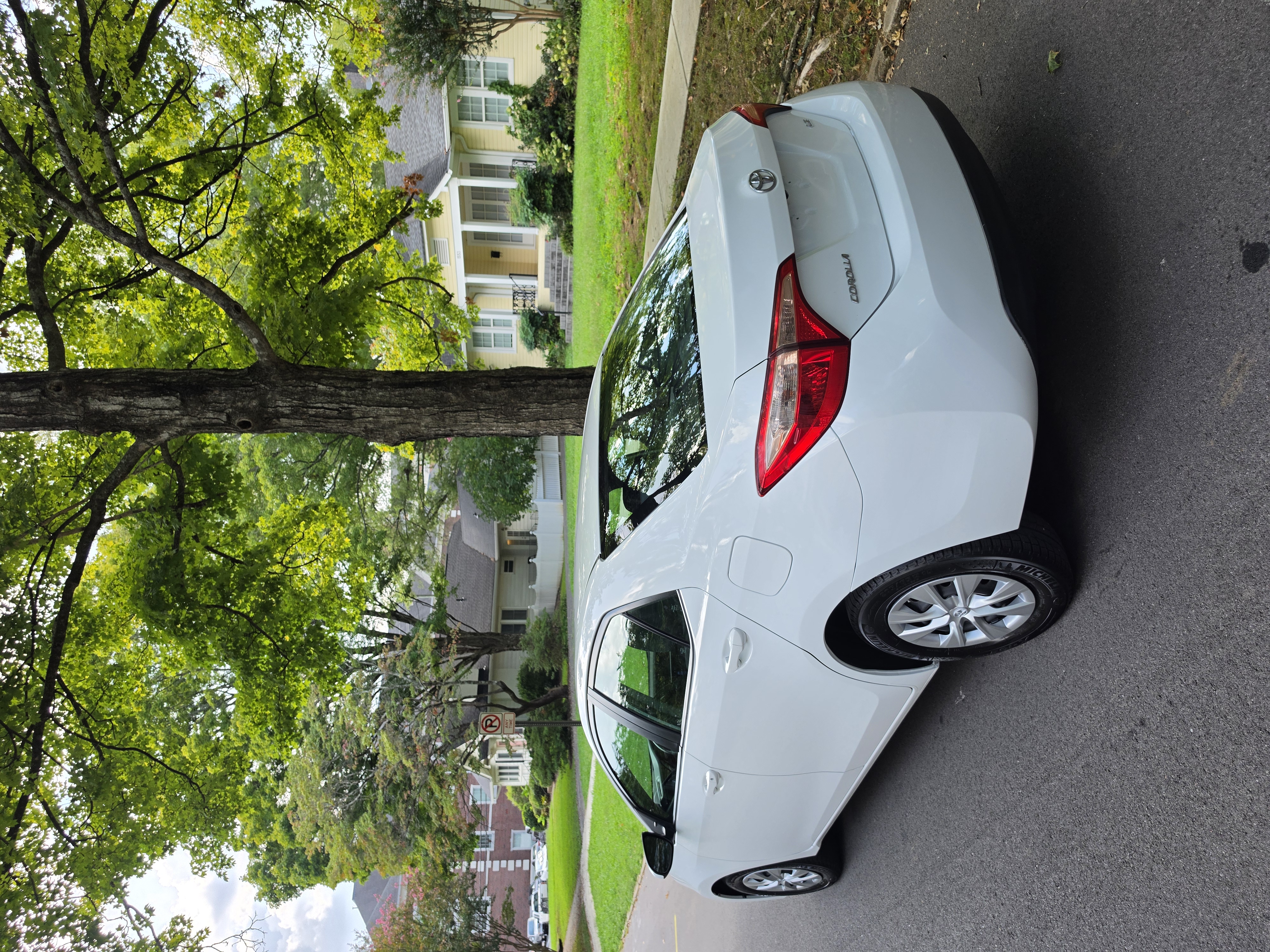 2018 Toyota Corolla thumbnail 34