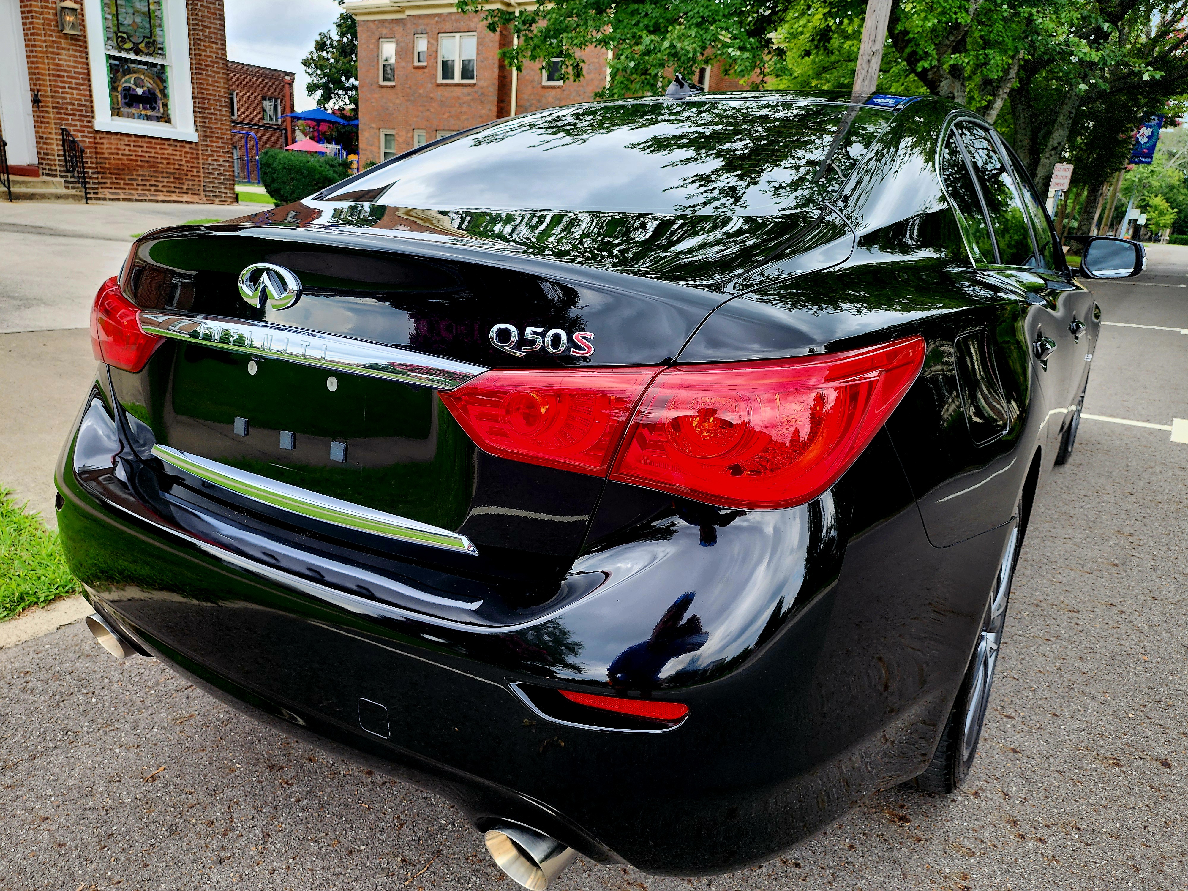2015 Infiniti Q50S thumbnail 23