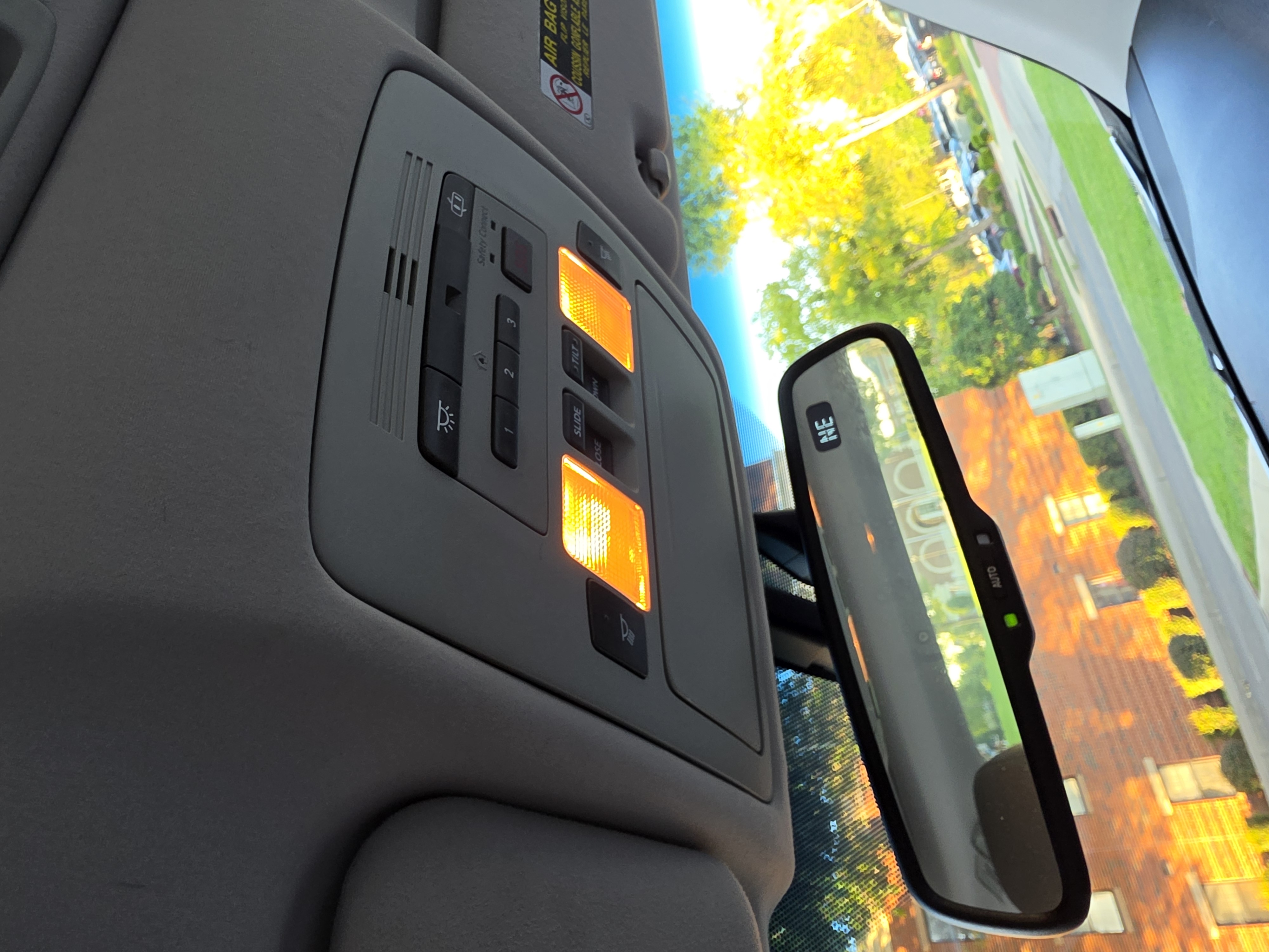 2010 Lexus ES thumbnail 22