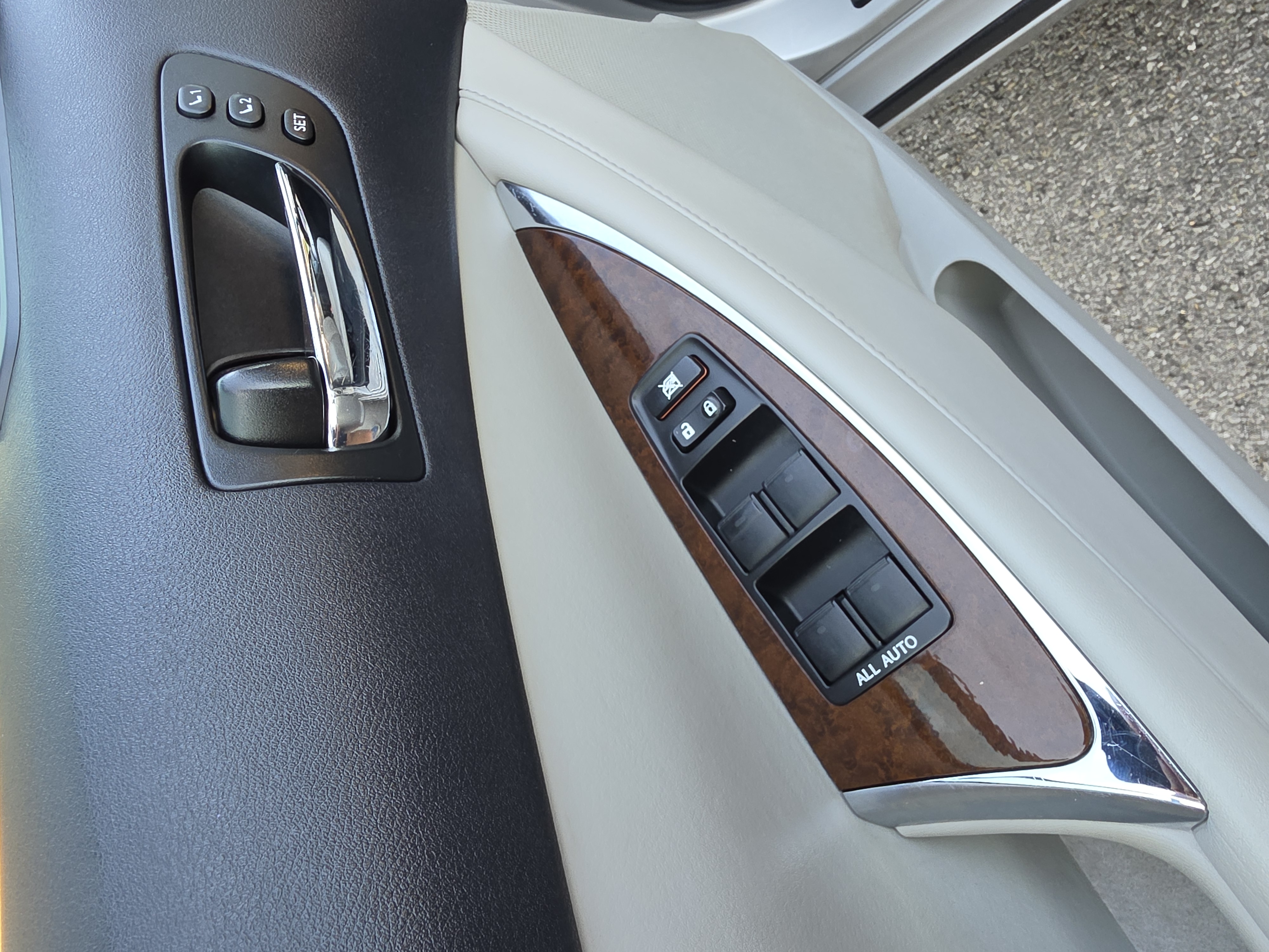 2010 Lexus ES thumbnail 15