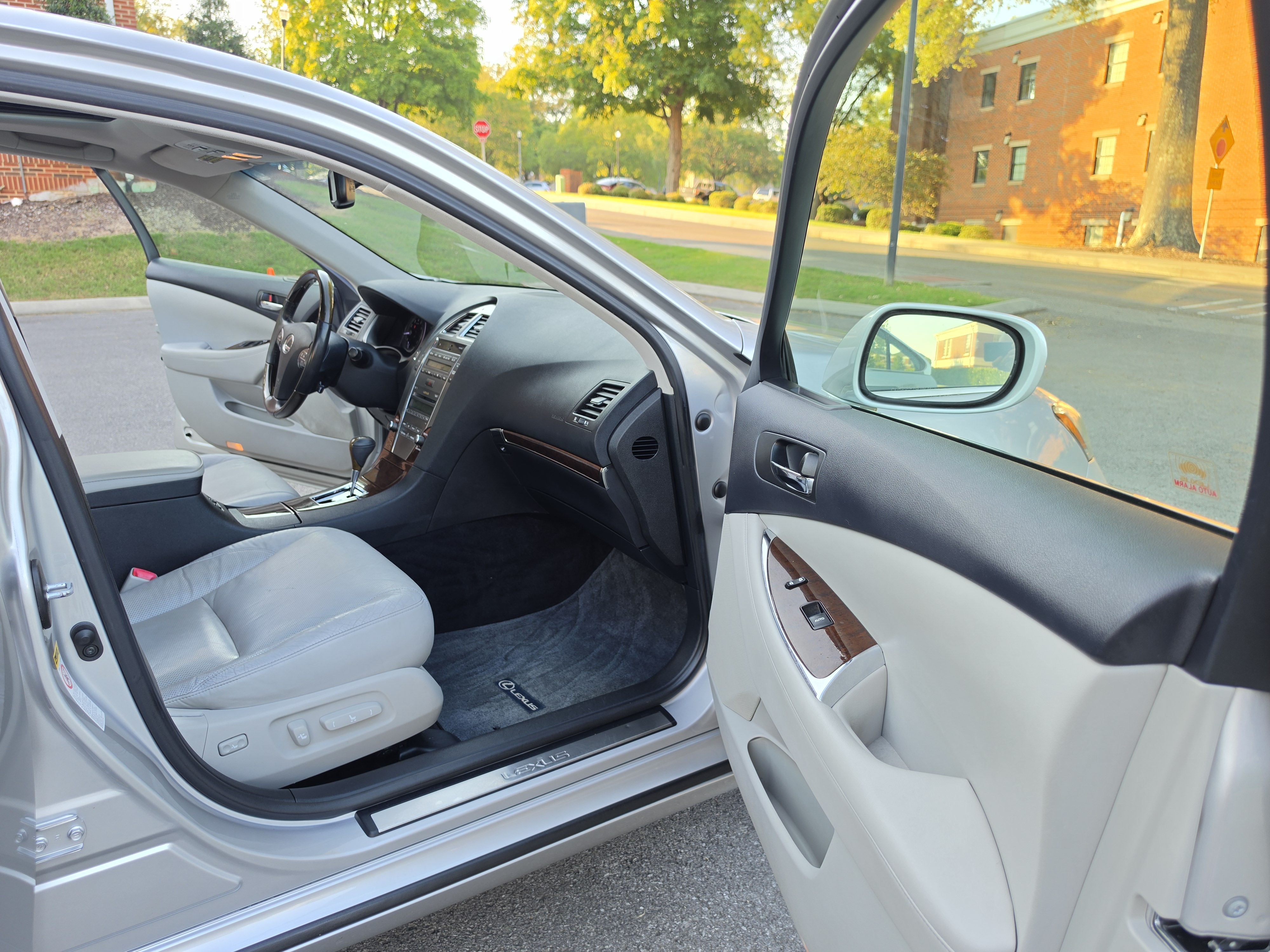 2010 Lexus ES thumbnail 33