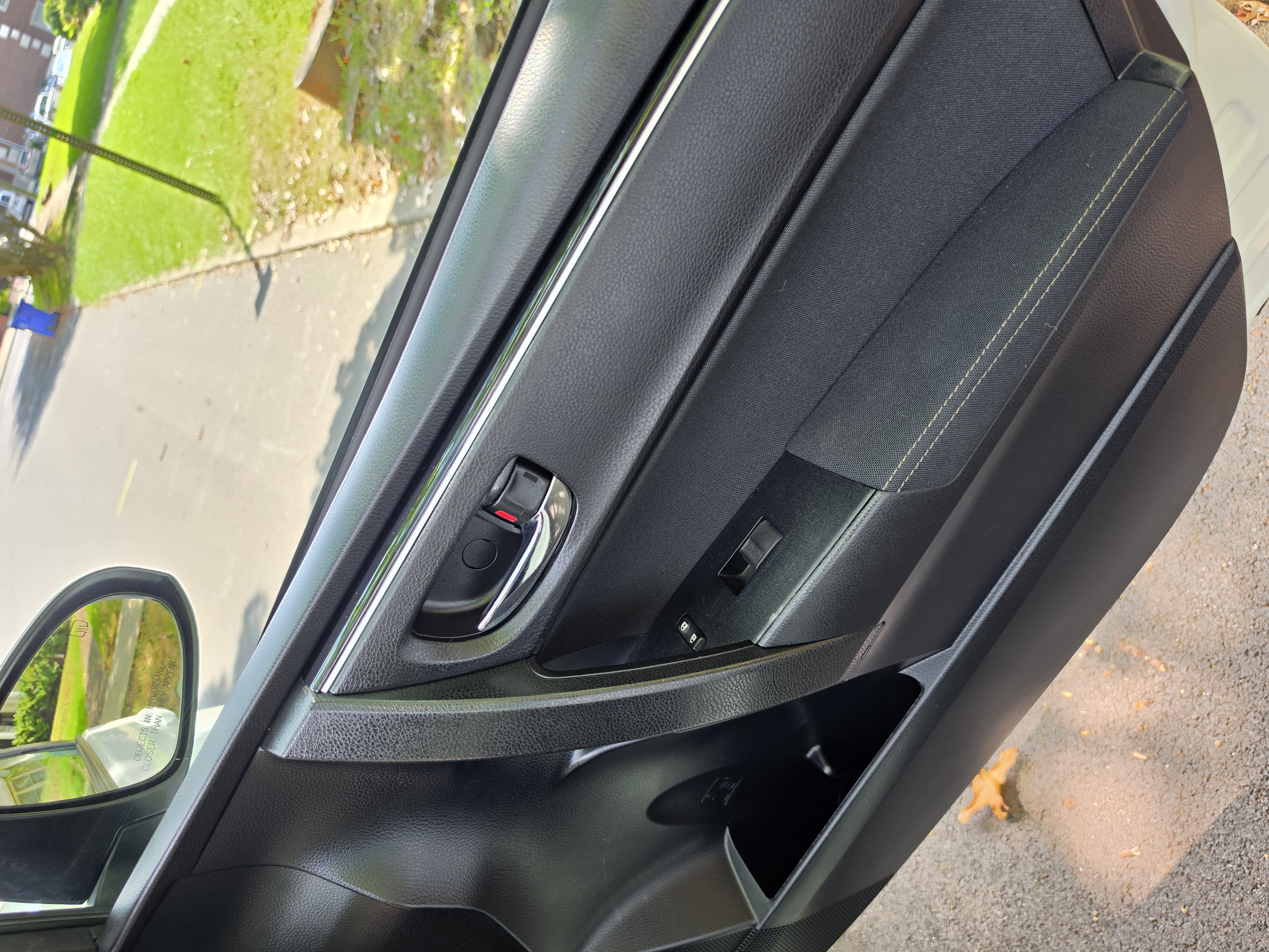 2018 Toyota Corolla thumbnail 26