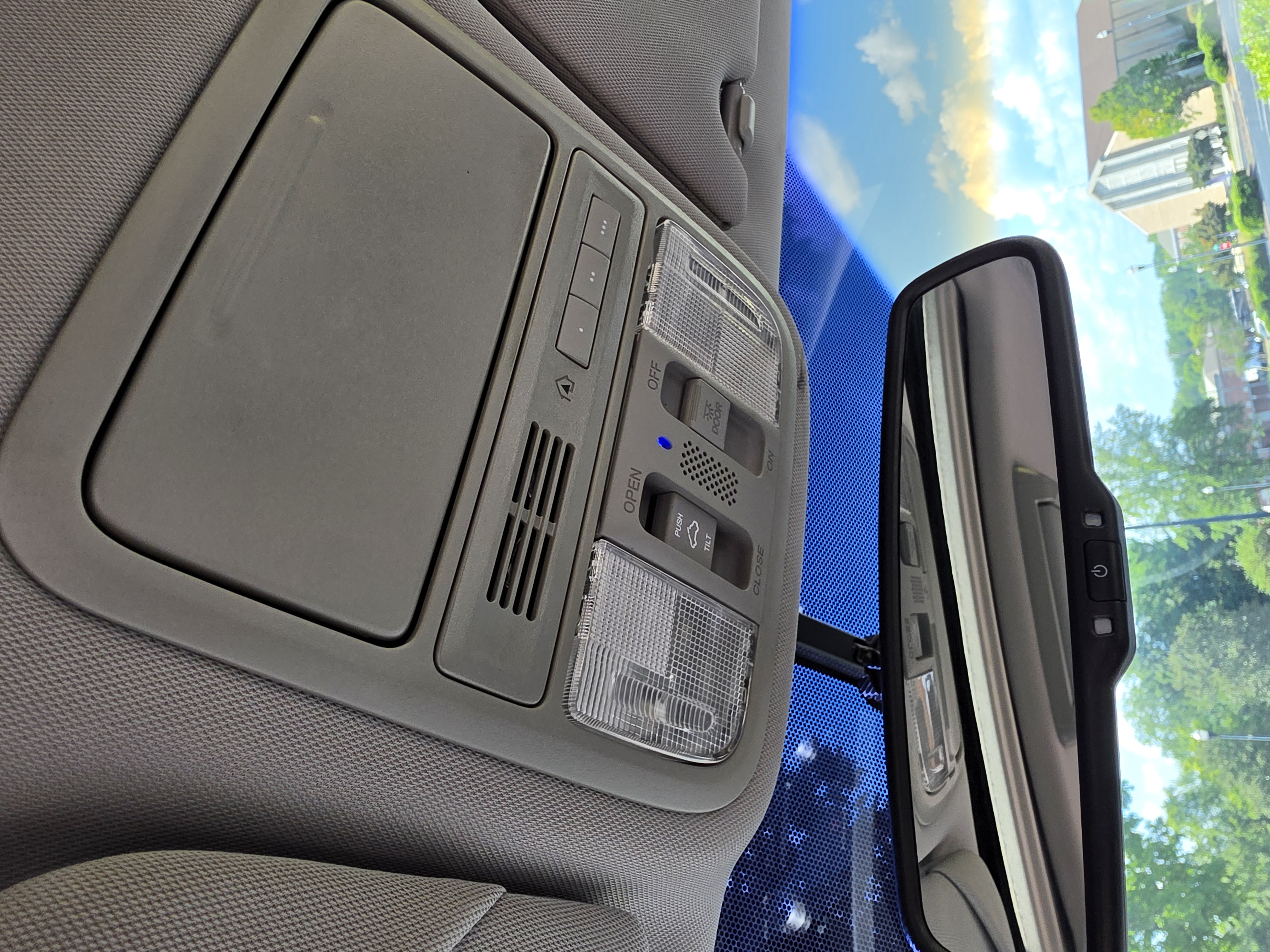 2012 Honda Odyssey thumbnail 13