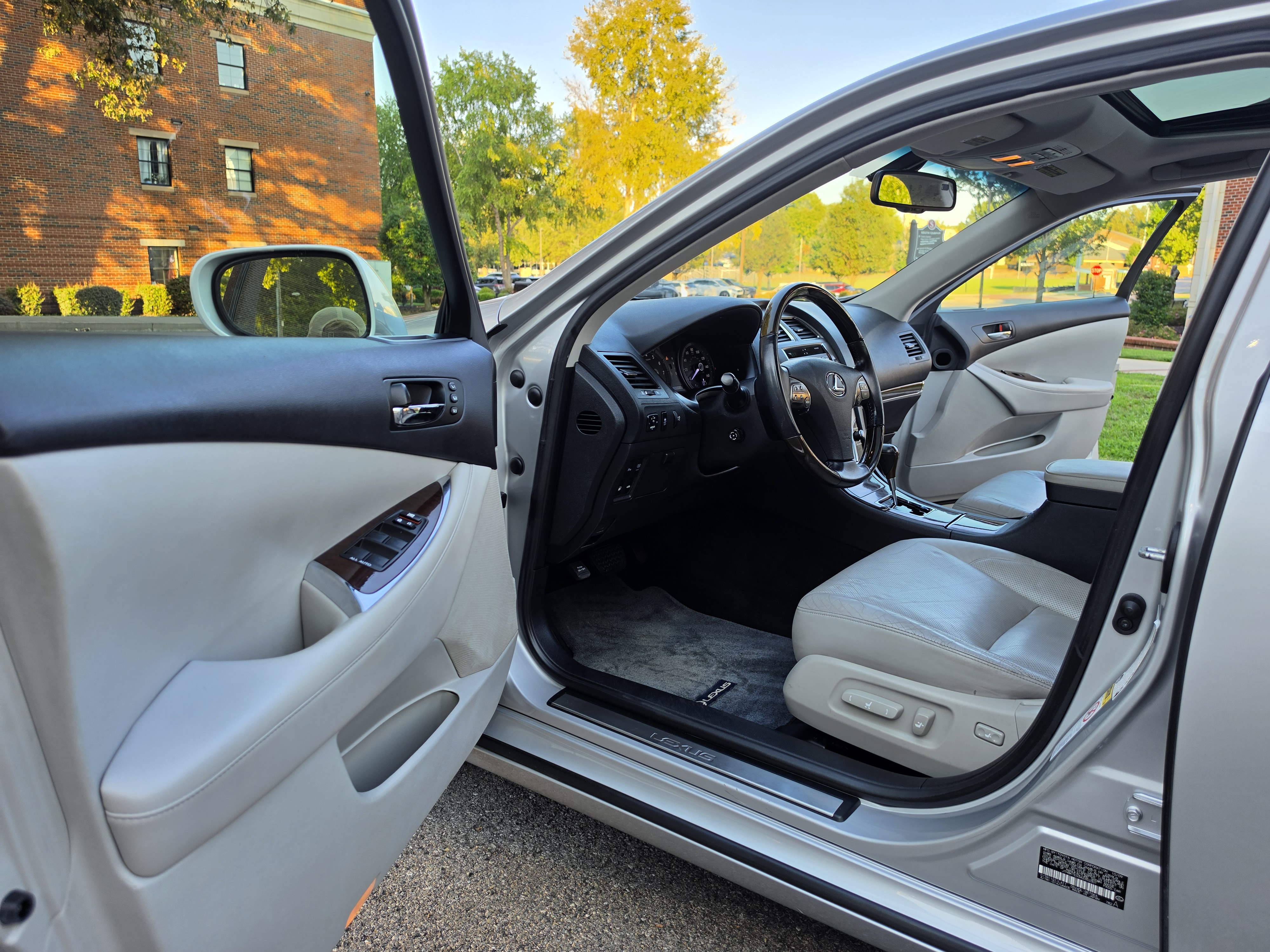 2010 Lexus ES thumbnail 14