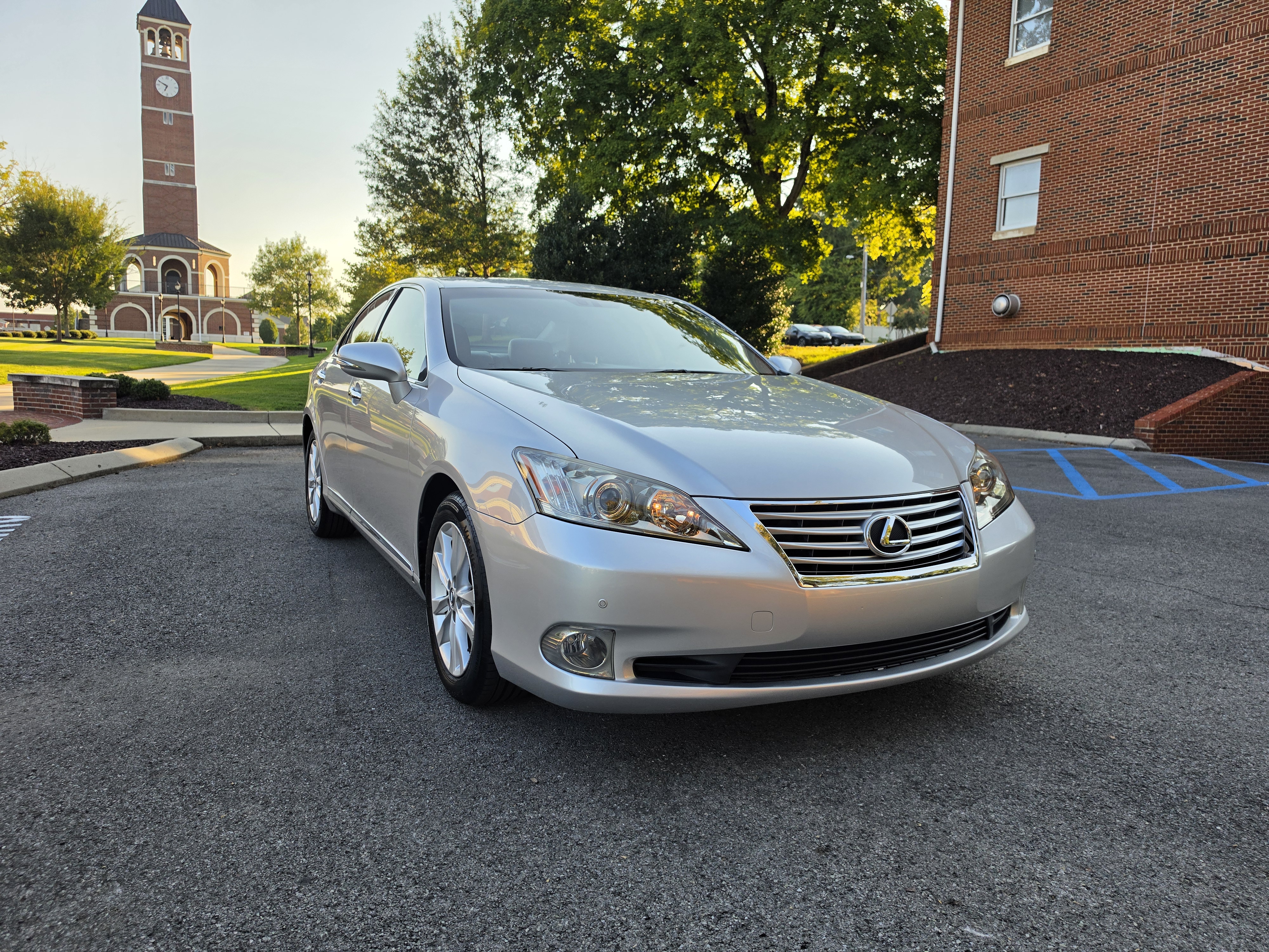 2010 Lexus ES thumbnail 2