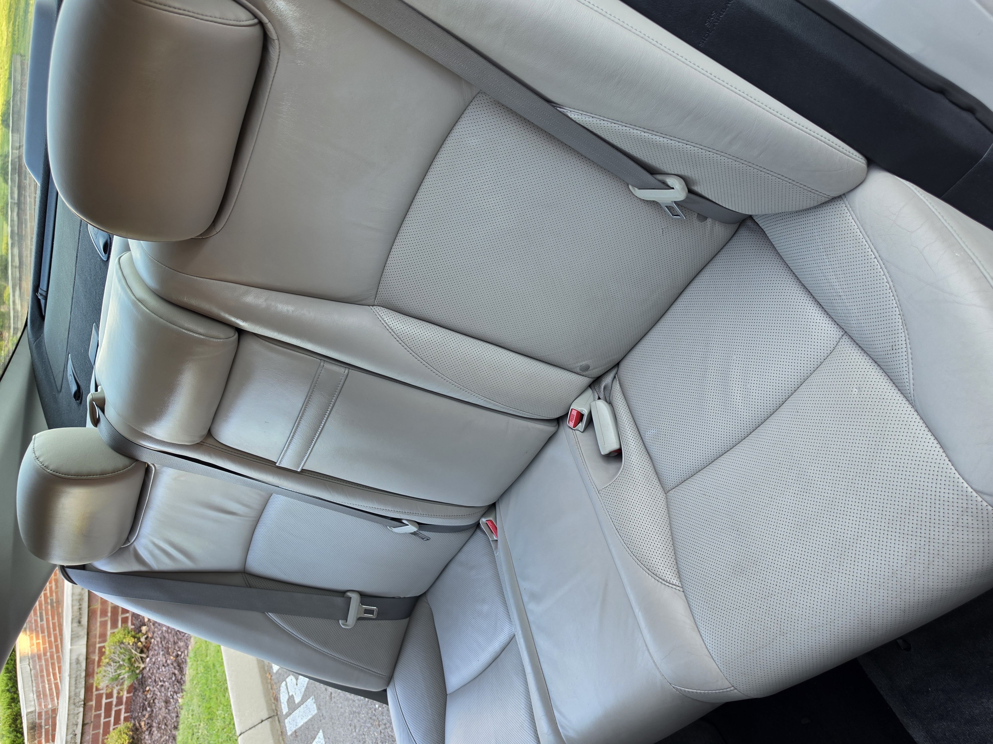 2010 Lexus ES thumbnail 26