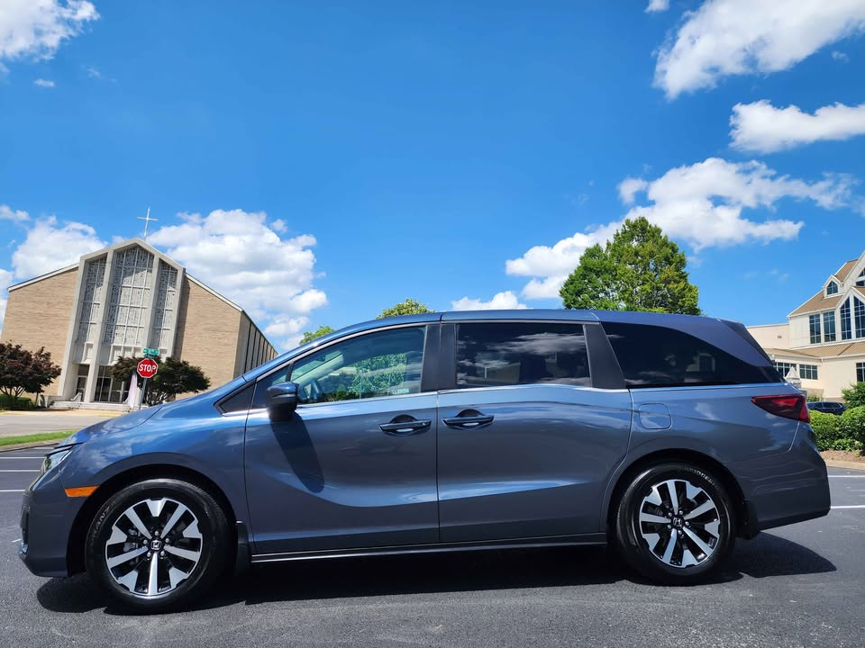 2025 Honda Odyssey thumbnail 5