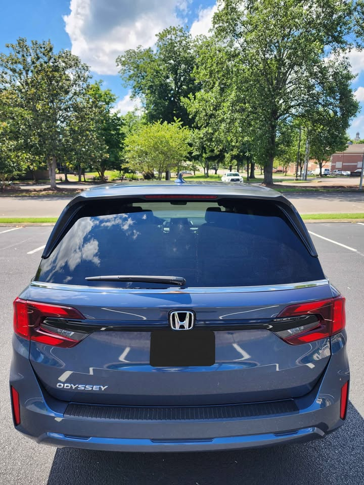 2025 Honda Odyssey thumbnail 6