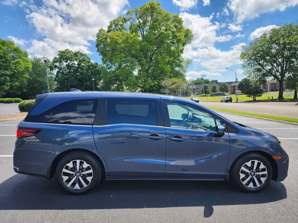 2025 Honda Odyssey thumbnail 8