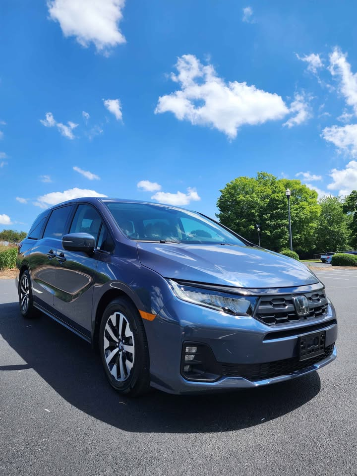 2025 Honda Odyssey thumbnail 9