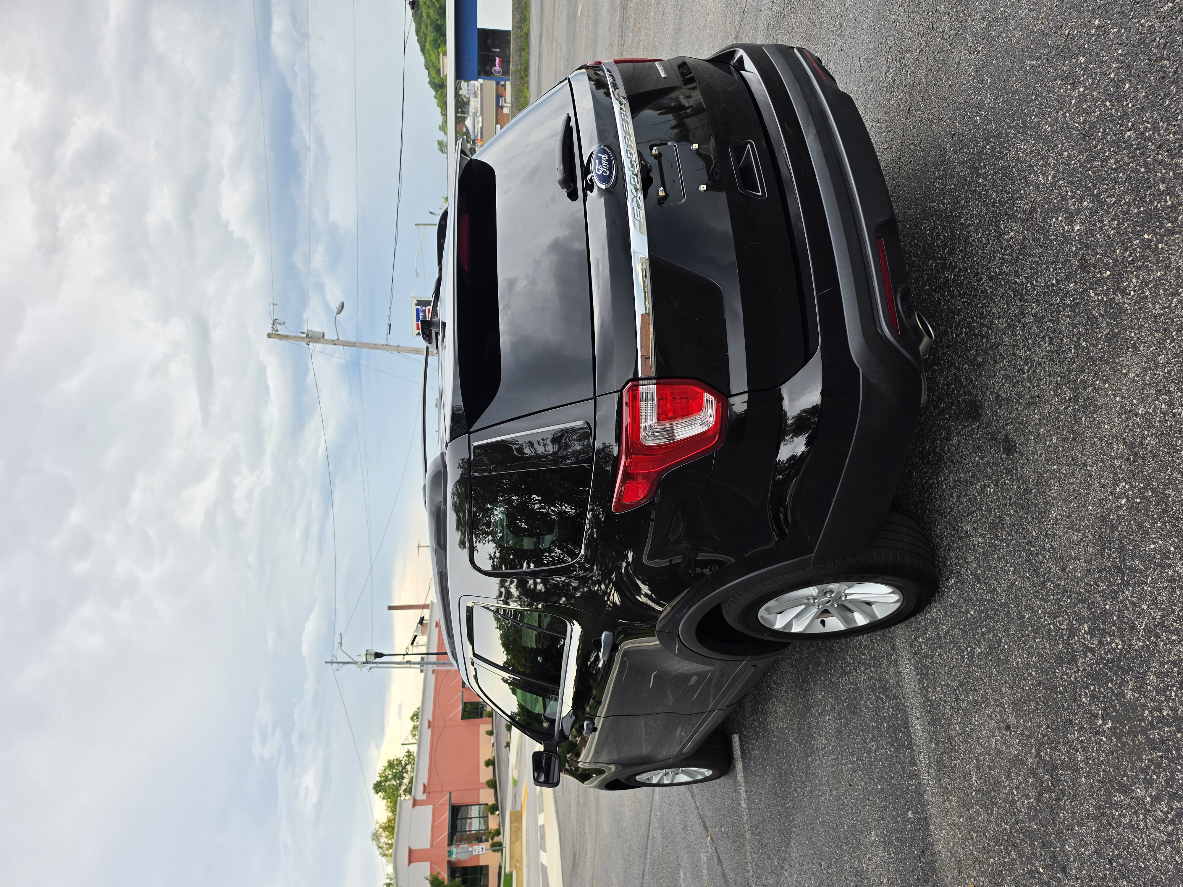 2016 Ford Explorer thumbnail 4