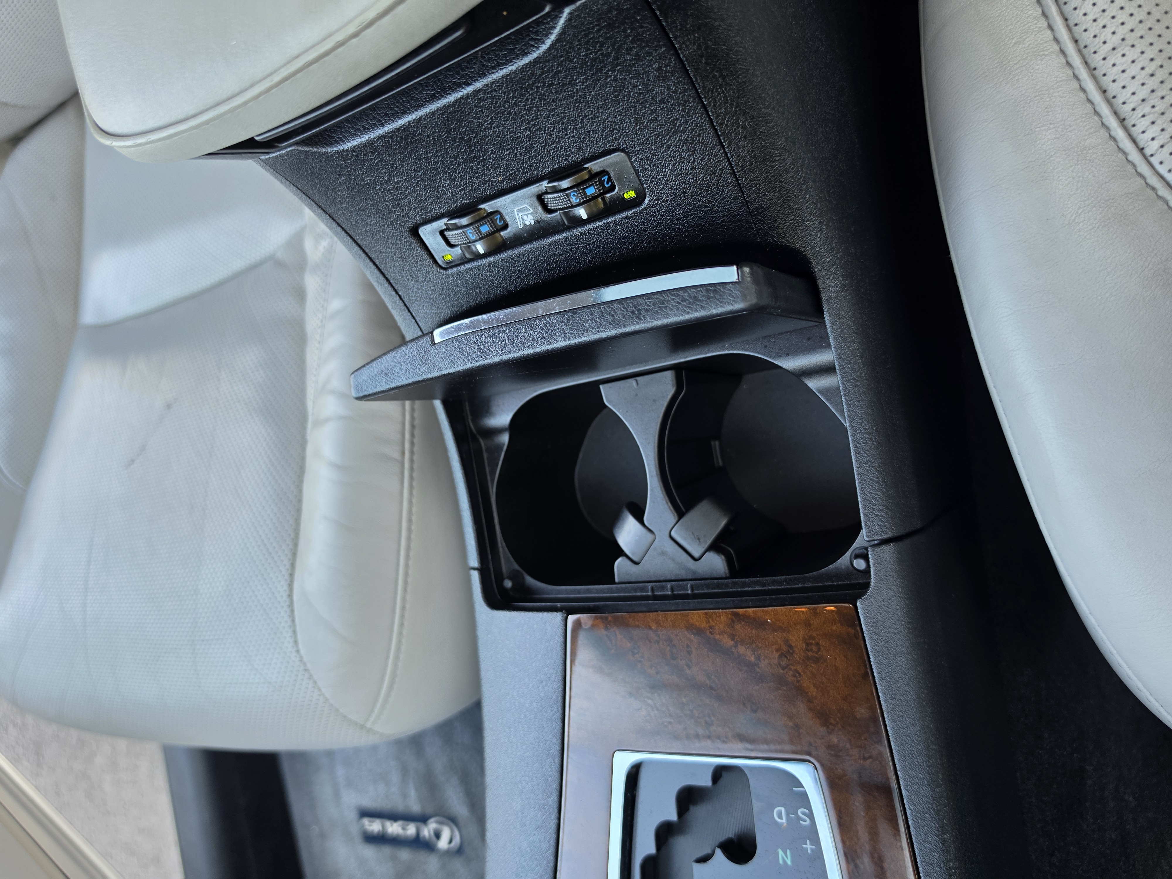 2010 Lexus ES thumbnail 24
