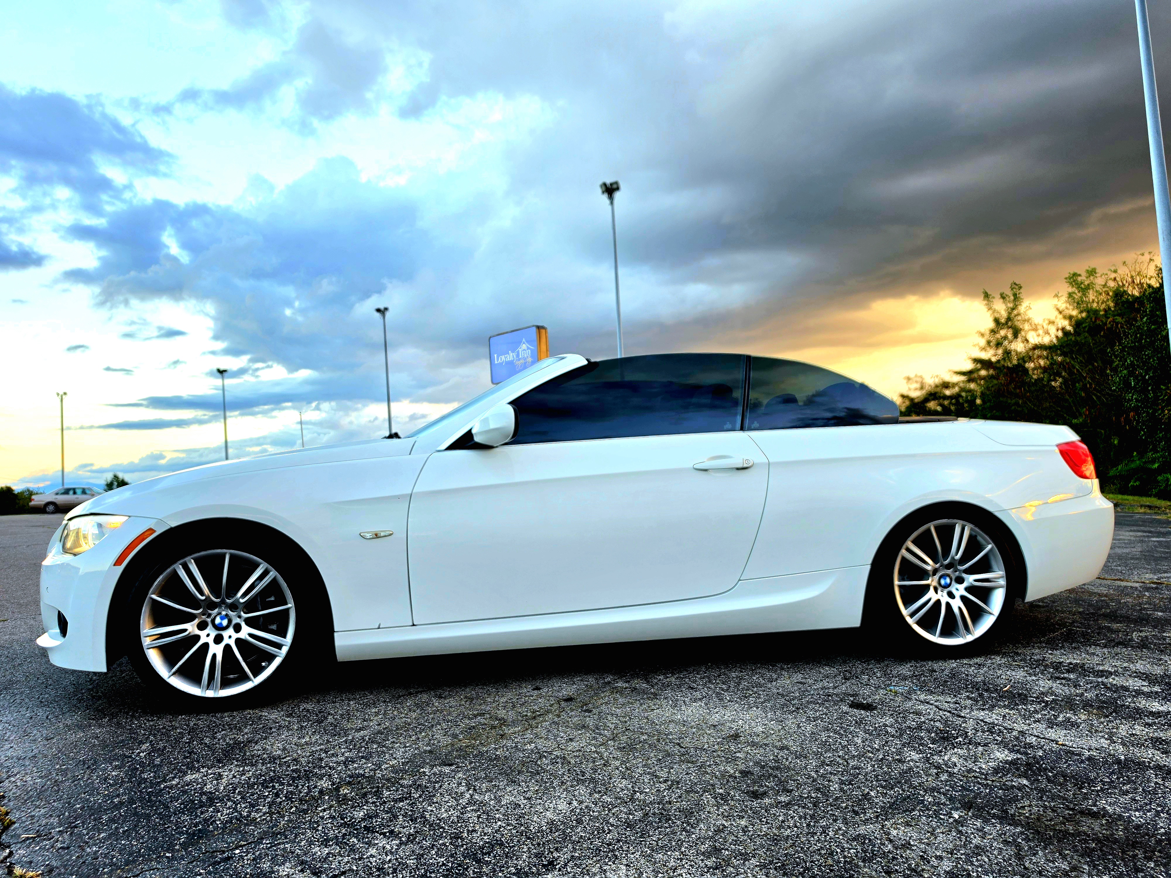 2013 BMW 3 Series thumbnail 3